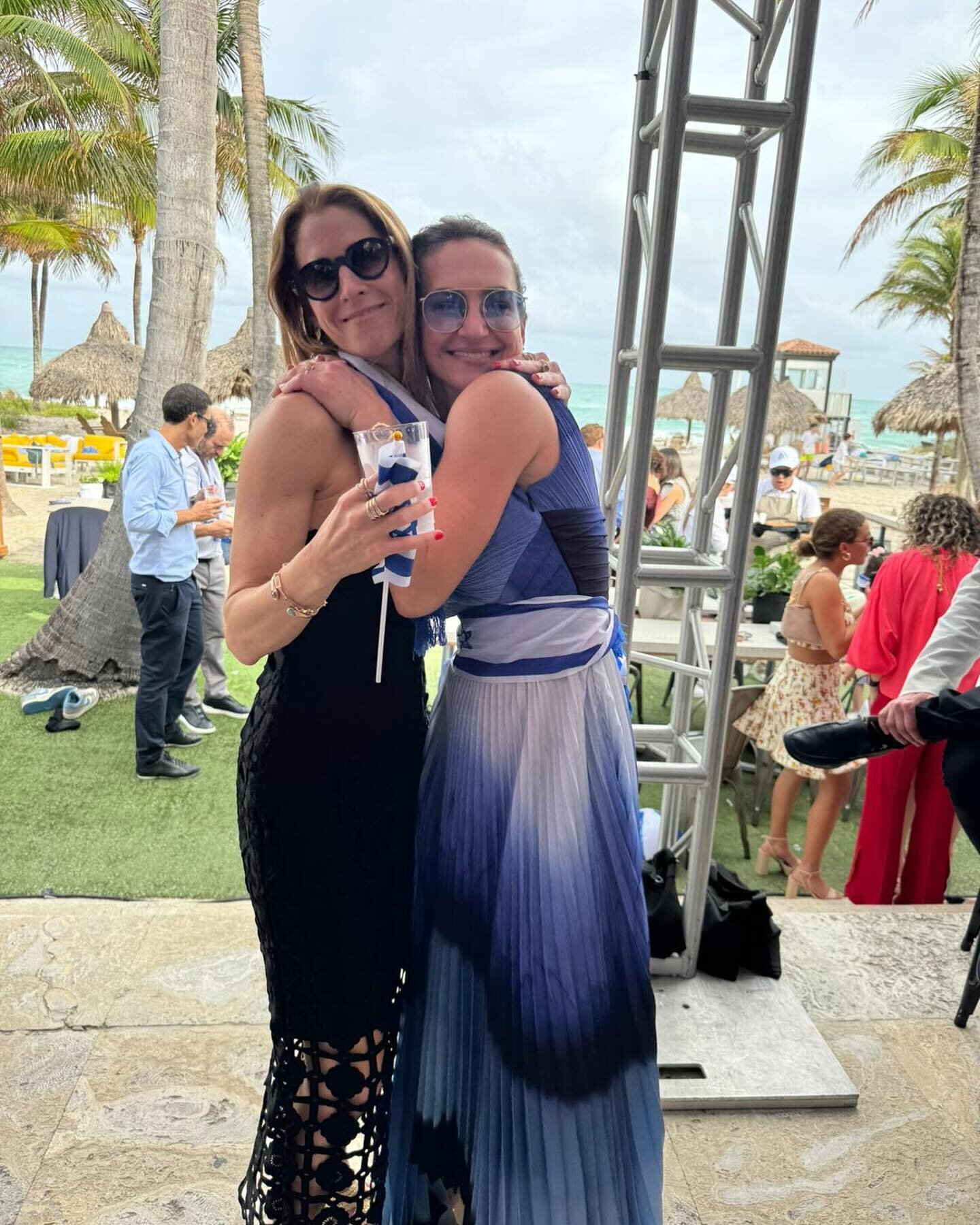 Stephanie, amiga del alma: ella representa para m&iacute; amor incondicional, amor del bueno, ese que te complementa, ese que te hace sentir vulnerable, que te dice la verdad en la cara no por juzgarte sino porque quiere lo mejor de ti. 
La amiga ver