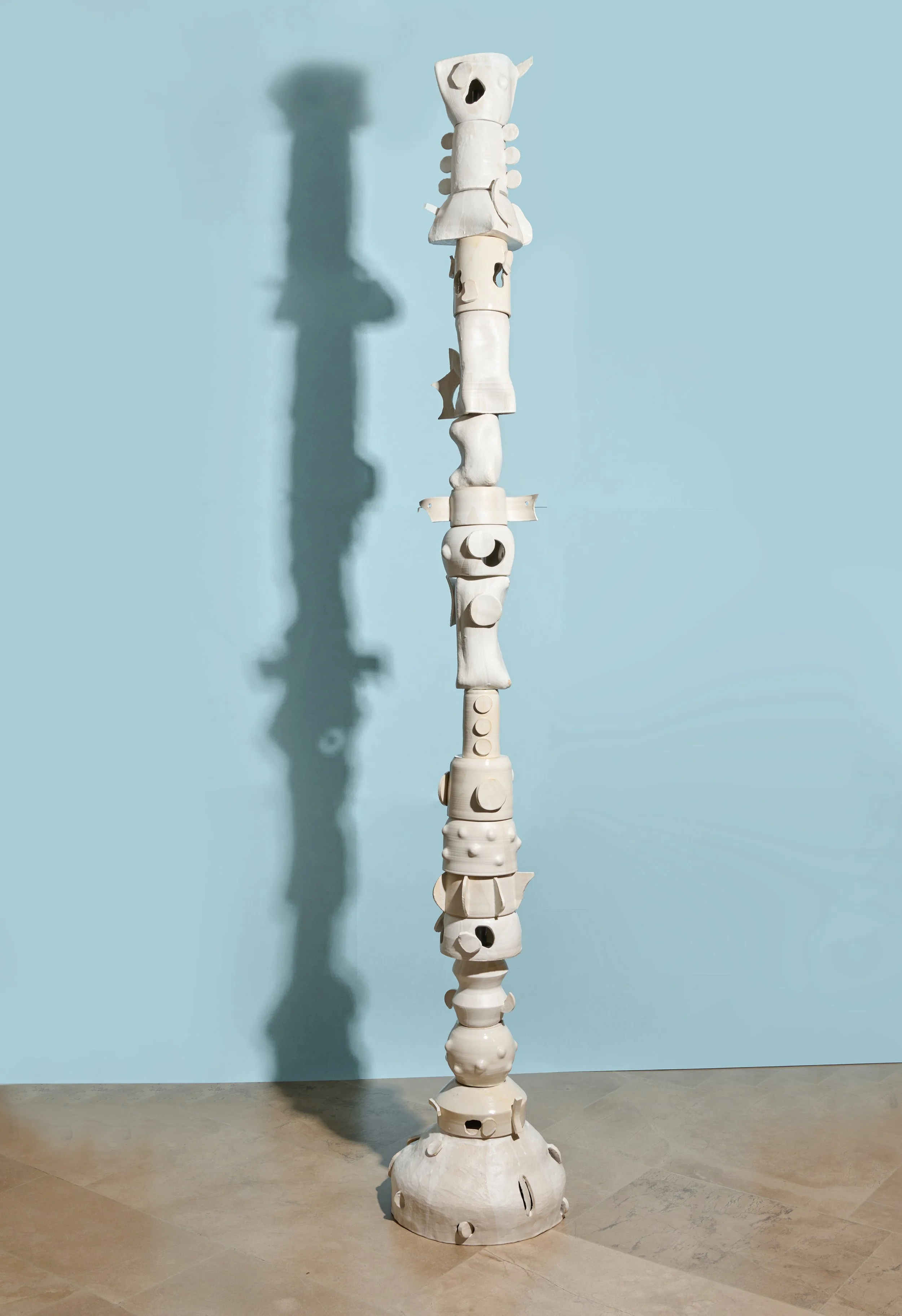 Totem 01 – Stoneware and Glazes, 25 x 215 cm, 2024 Photo: ©Sarah Mehler