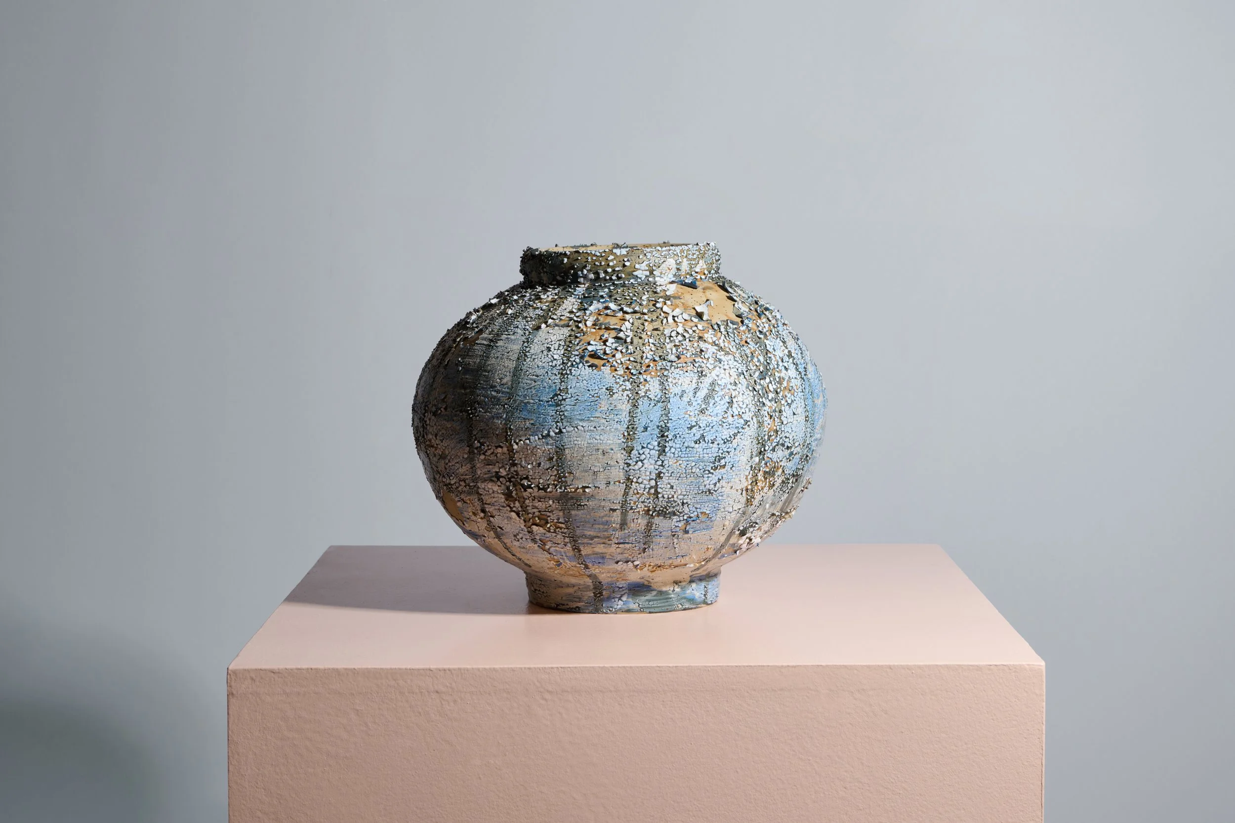 Spill, then Silence – Stoneware and Glazes, 20 x 20 cm, 2025 Photo: ©Sarah Mehler