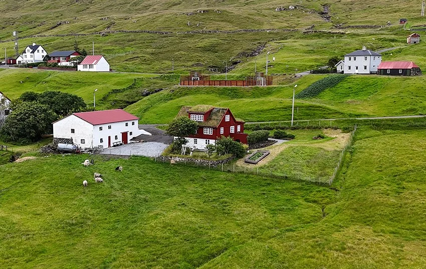 Luftmynd av Húsinum í Mittúni.jpg