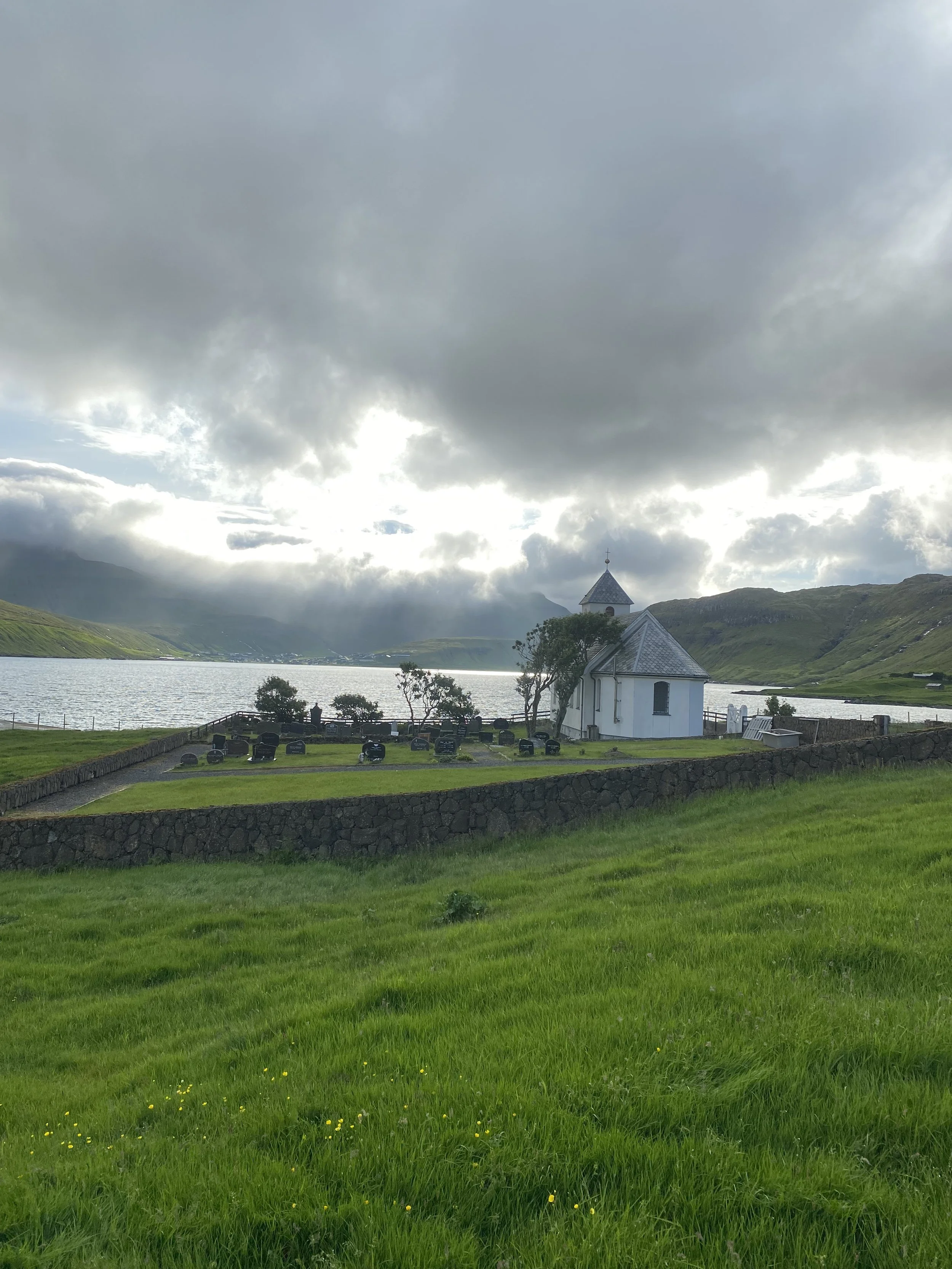 Kirkjan á selatrað.jpg