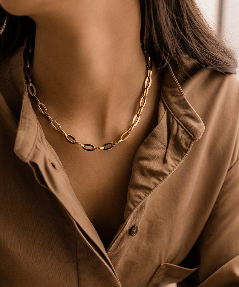 blom gold neck 2.jpg