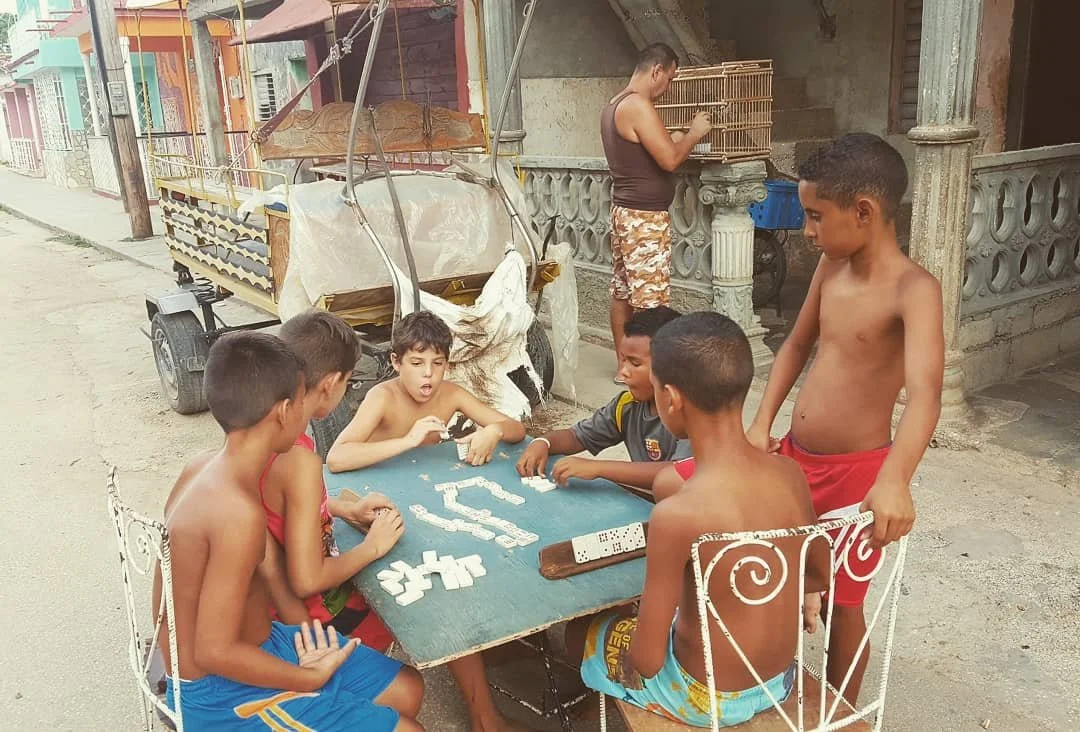 KidsPlayingDominoInTrinidadDeCuba.jpg