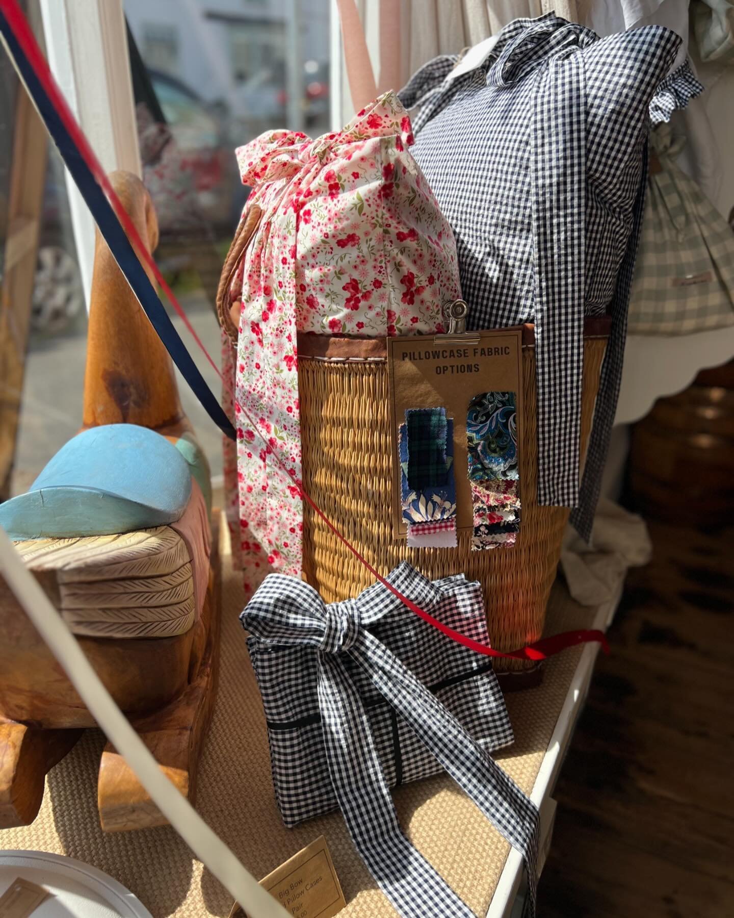 Gingham and bows will always have our hearts ❤️
.
.
.
#hampshirelife #thefavourite #hampshireshopping #hambledon #southdownsnationalpark #ginghamlove