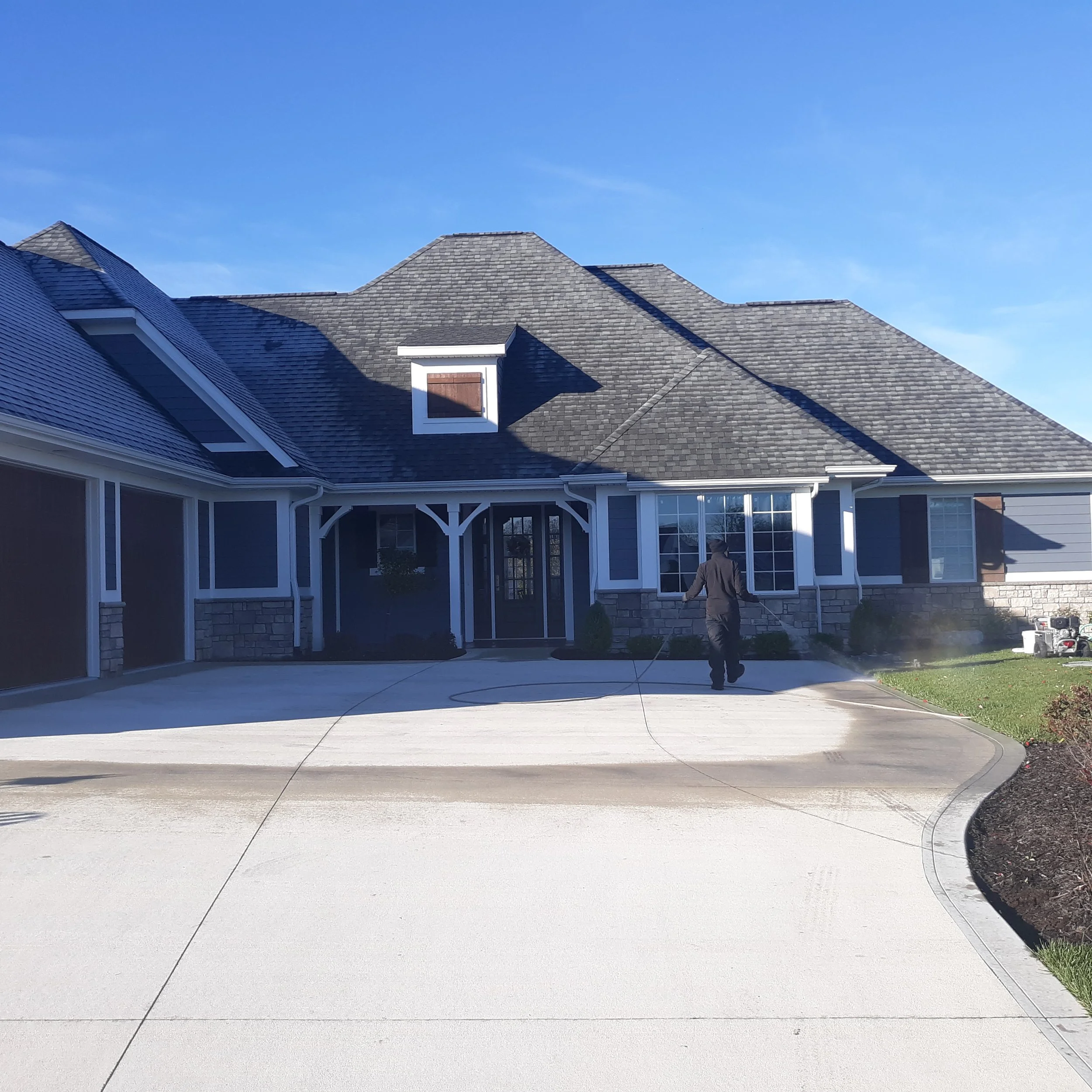 Pressure washing in Fort Wayne Indiana