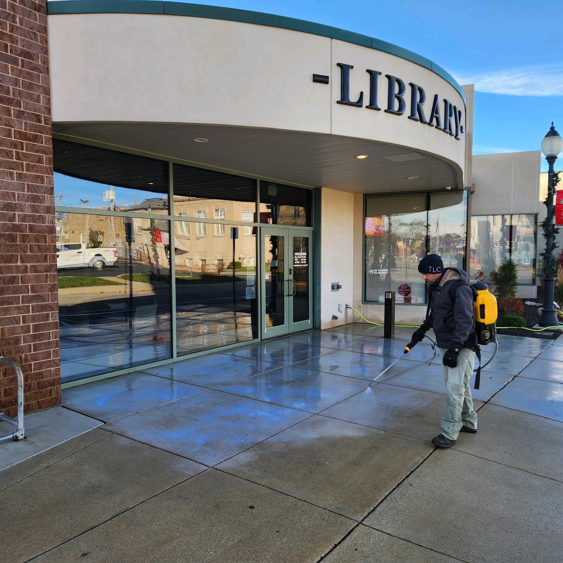 Pressure washing in Bluffton Indiana