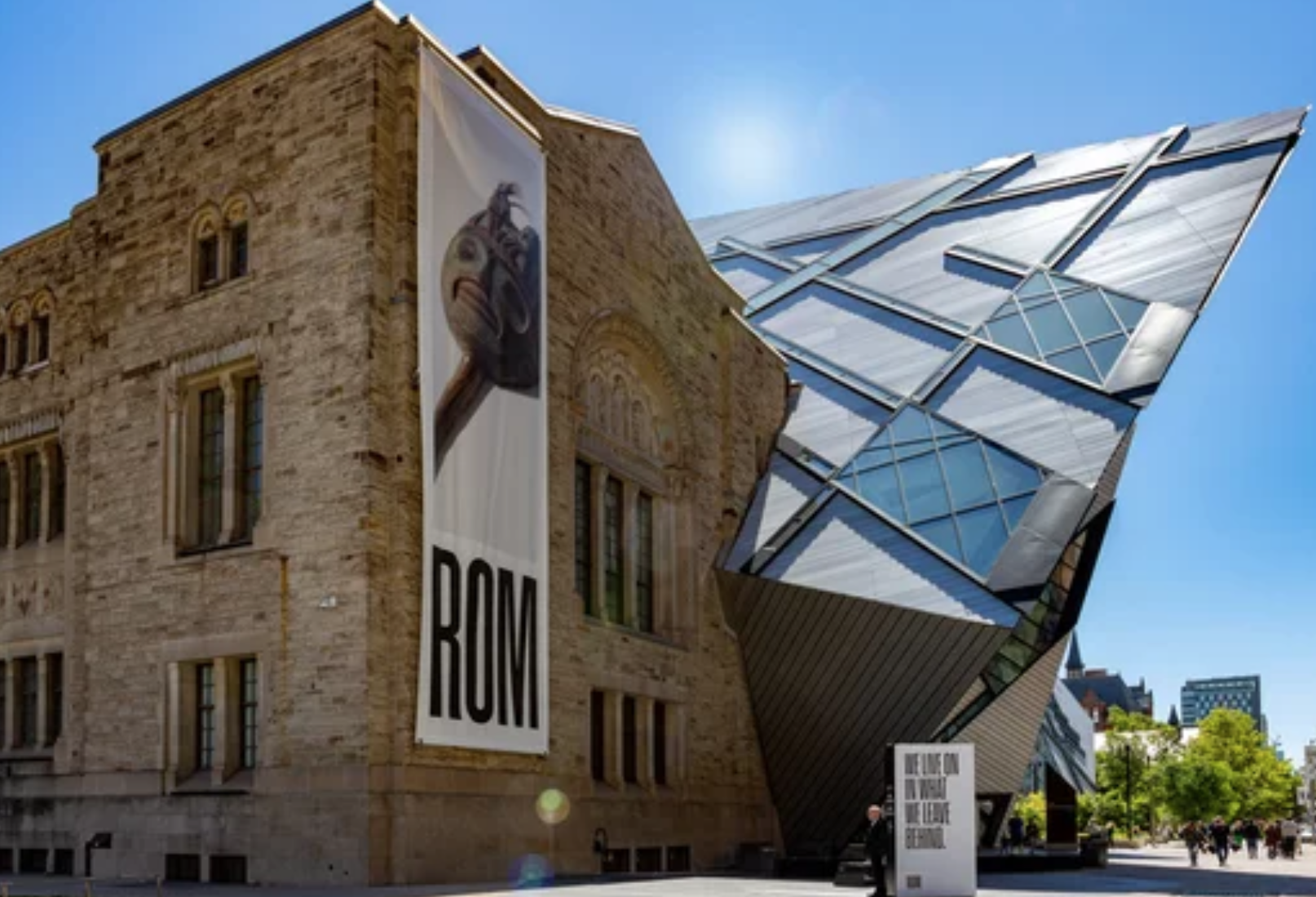 Royal Ontario Museum 3 (LR).png