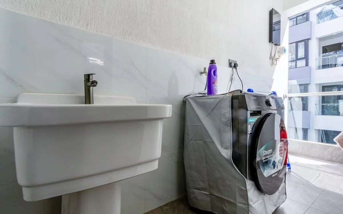 laundry area 1.jpg