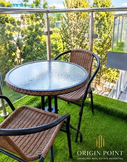 01_balcony.jpg