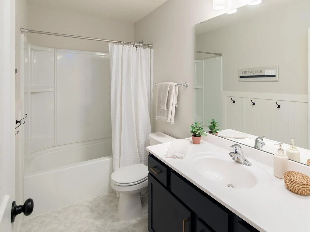 17923 Evershed Wy Lakeville MN 55044 USA-024-018-Bathroom-MLS_Size.jpg