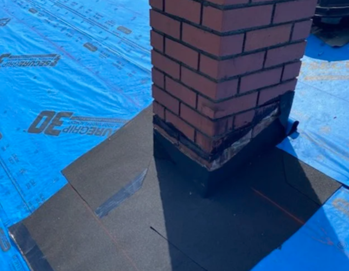 How Do Asphalt Shingles Compare to Metal Roofing? Let’s Settle the Debate