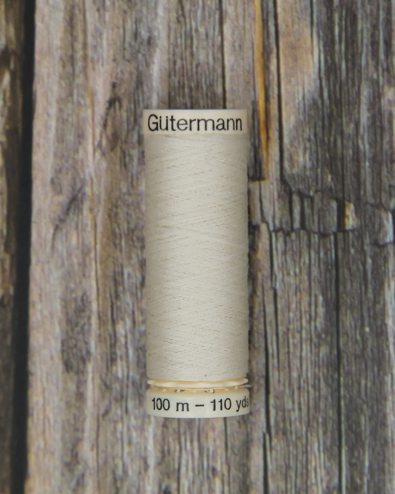 #022 Eggshell Gütermann Sew-All Thread