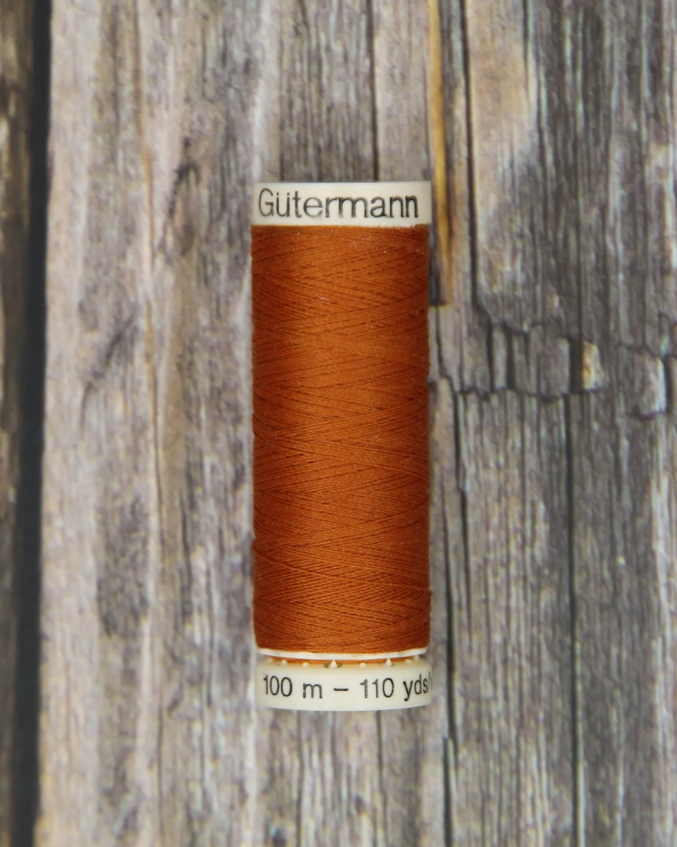 #472 Carrot Gütermann Sew-All Thread