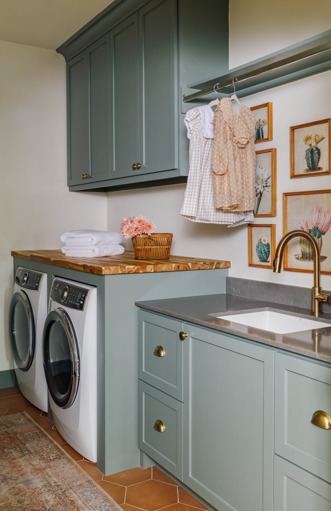 Style and functionality are combined in this space. Beautiful selections like the tera cotta tile, brass hardware, and warm paint color create a perfectly curated look. 

Designer @allisonweaverdesigns
Photography @rachelalysemanning