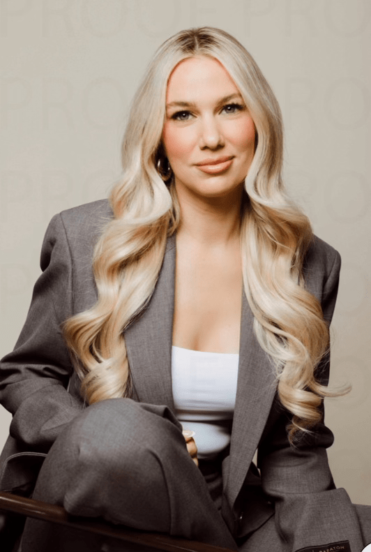 Lisa - Makeup Artist .png