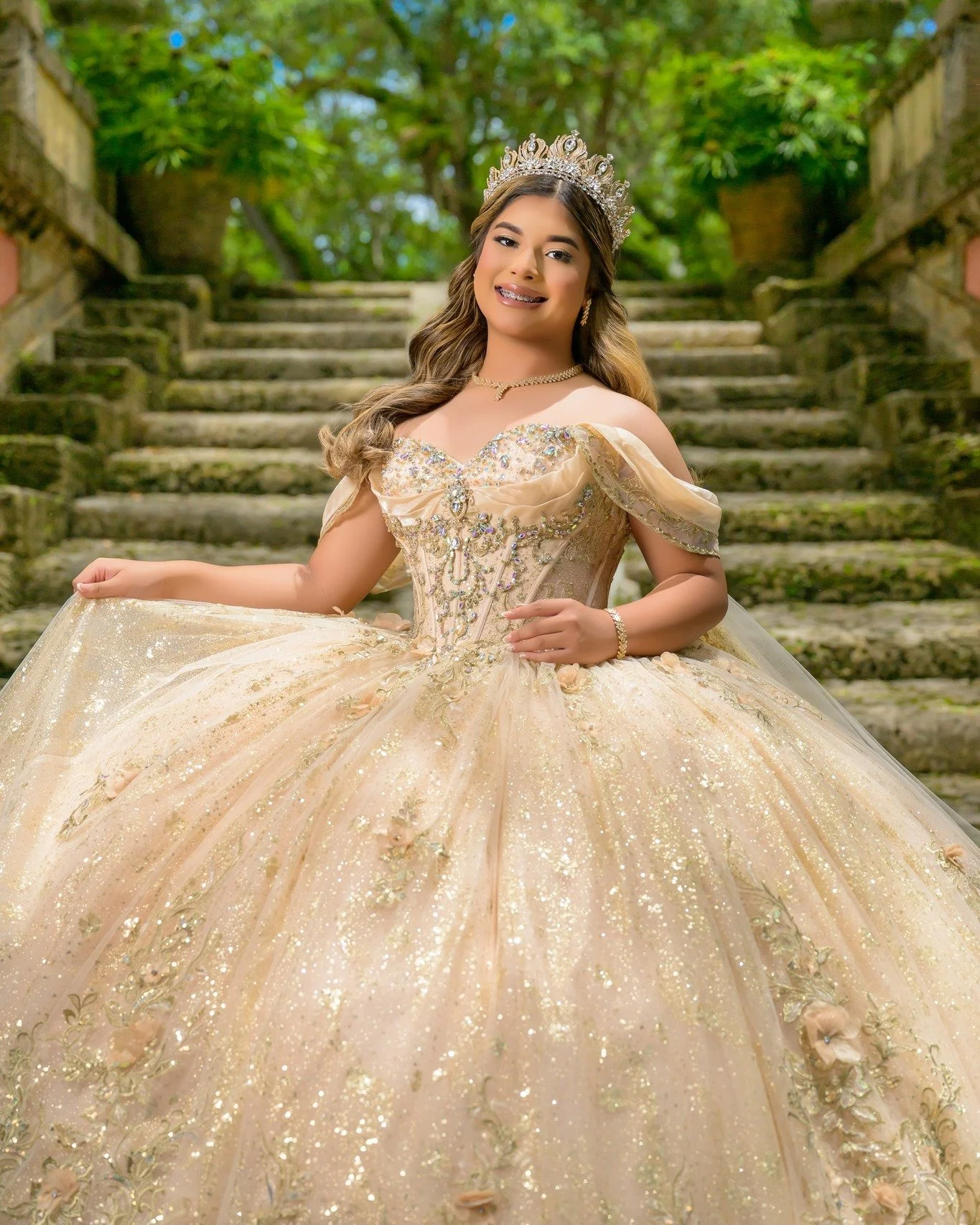 En Ernesto Studio Miami creamos experiencias inolvidables para Quinceañeras que sueñan en grande.
📸 Fotografía y videografía profesional que transforma cada instante en arte.
💄 Maquillaje y peinado de ensueño, rea