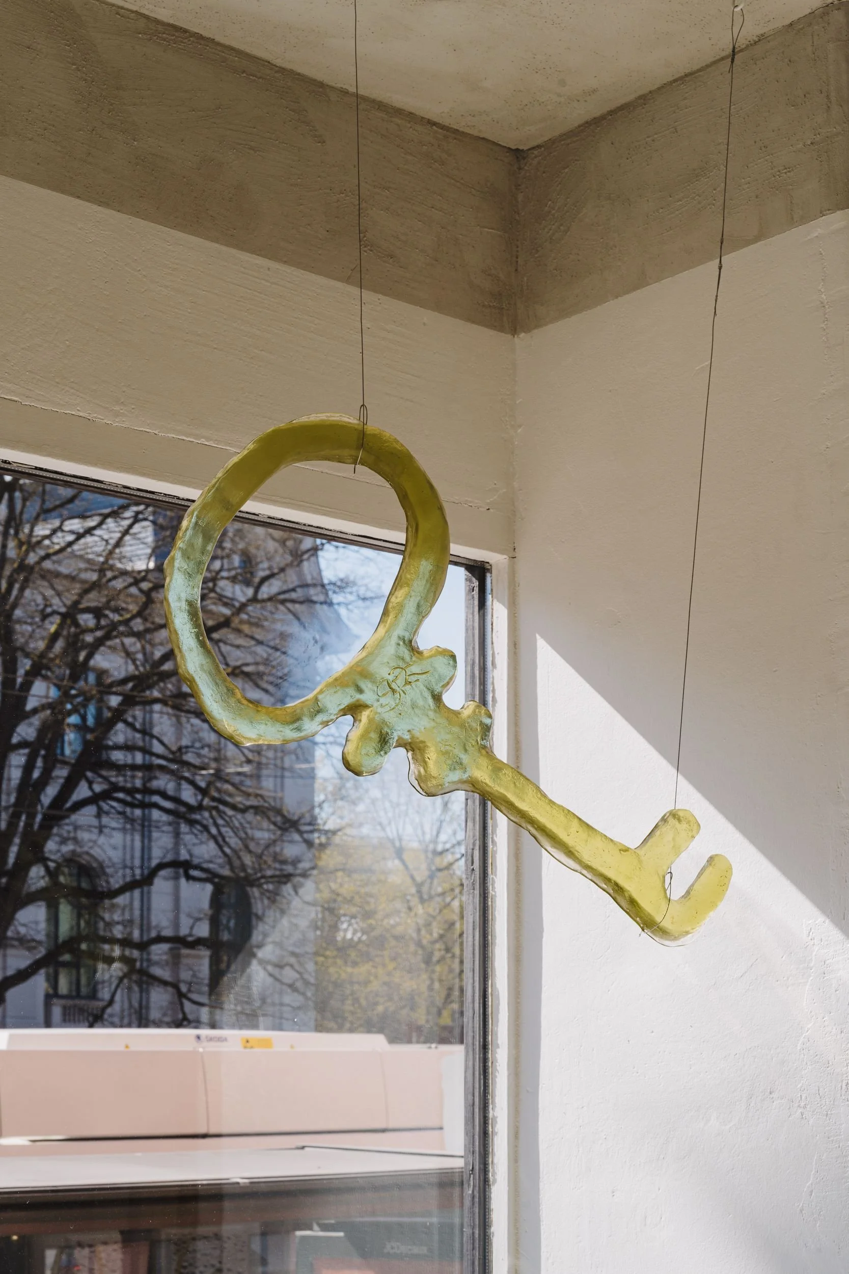 Saskia Fischer, Key (Lime), 2025, Glass, 62 x 33 x 4 cm. Photo: Dasha Trofimova.