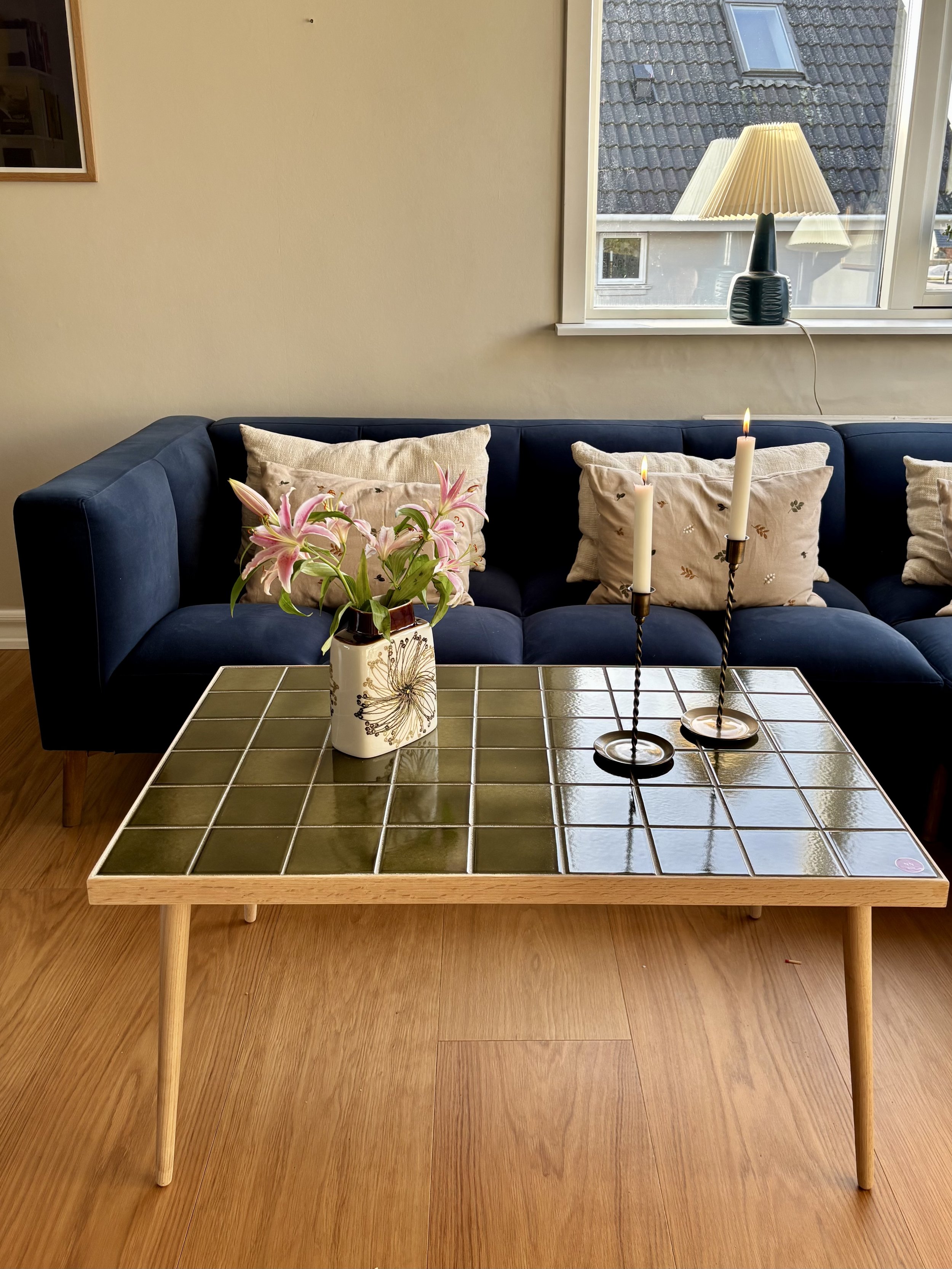 Sildebensbord i en jordfarve, naturfarve