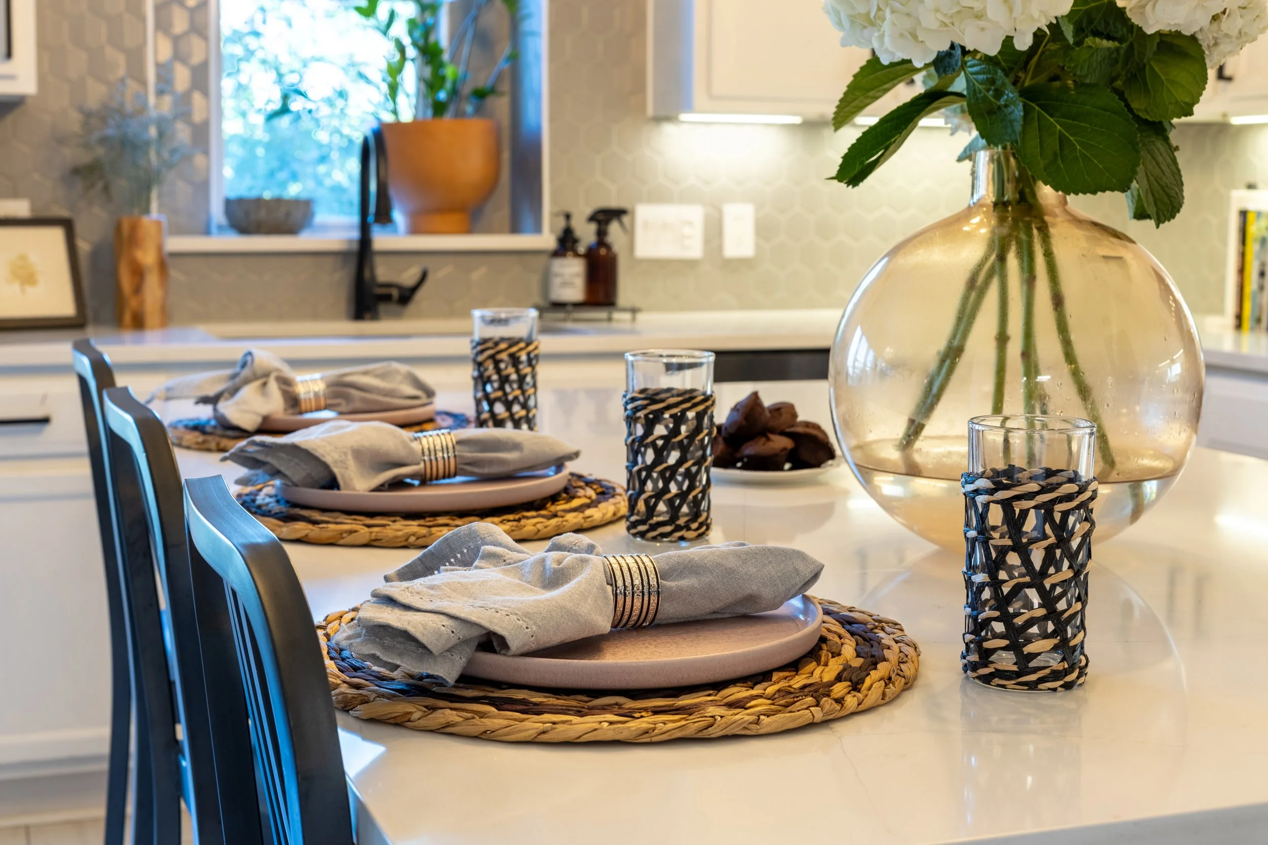 Vibrant Contemporary Kitchen