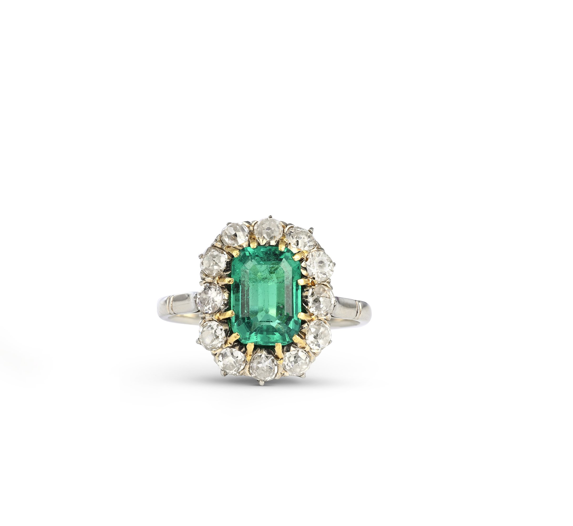 A8633 A AN EDWARDIAN EMERALD AND DIAMOND CLUSTER RING.jpg