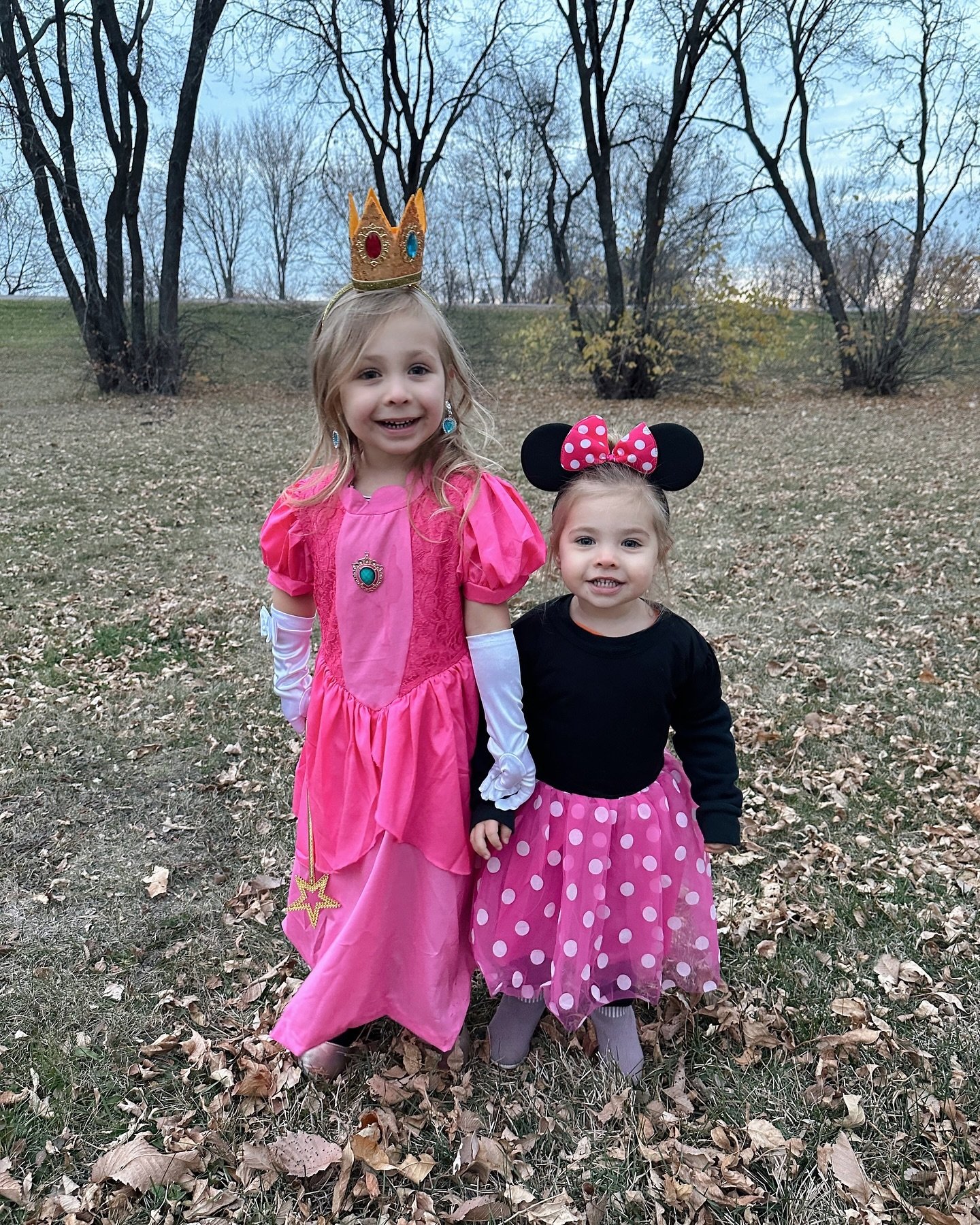 life&rsquo;s all treats with these tricksters.🎃👻🖤
happy halloween from the carson gals.