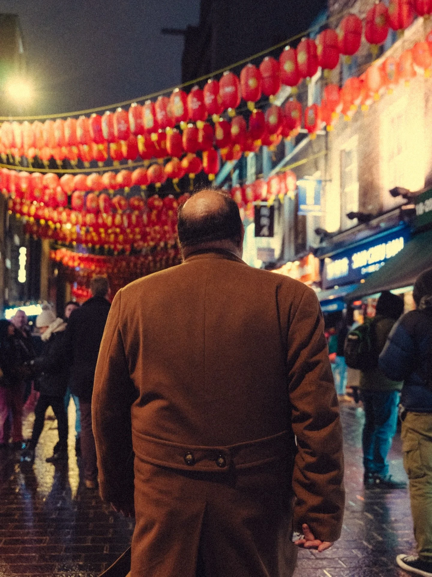 -
Straight from the night 🦇🎞️
-
London, December 2025 🇬🇧
-
🎞 Edited with a potential future Lr Preset. 
-
👉🏾 Lr PRESETS I PRINTS I PORTFOLIO 📒
🌐 capital-shutter.com or link in bio. 💻
-