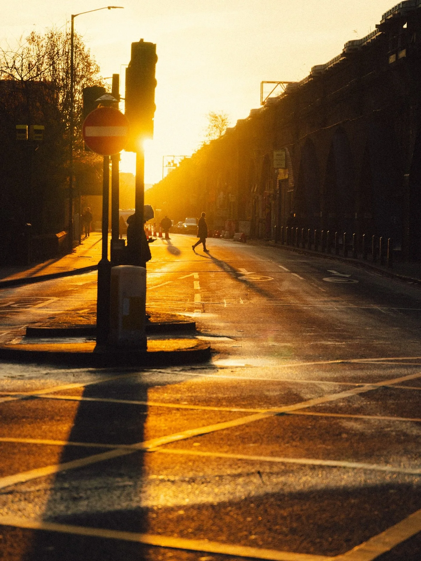 -
Streets meet daylight 🌇
-
London, December 2025 🇬🇧
-
🎞 Edited with the future &sbquo;Goldeneye&lsquo; Lr Preset. 
-
👉🏾 Lr PRESETS I PRINTS I PORTFOLIO 📒
🌐 capital-shutter.com or link in bio. 💻
-
