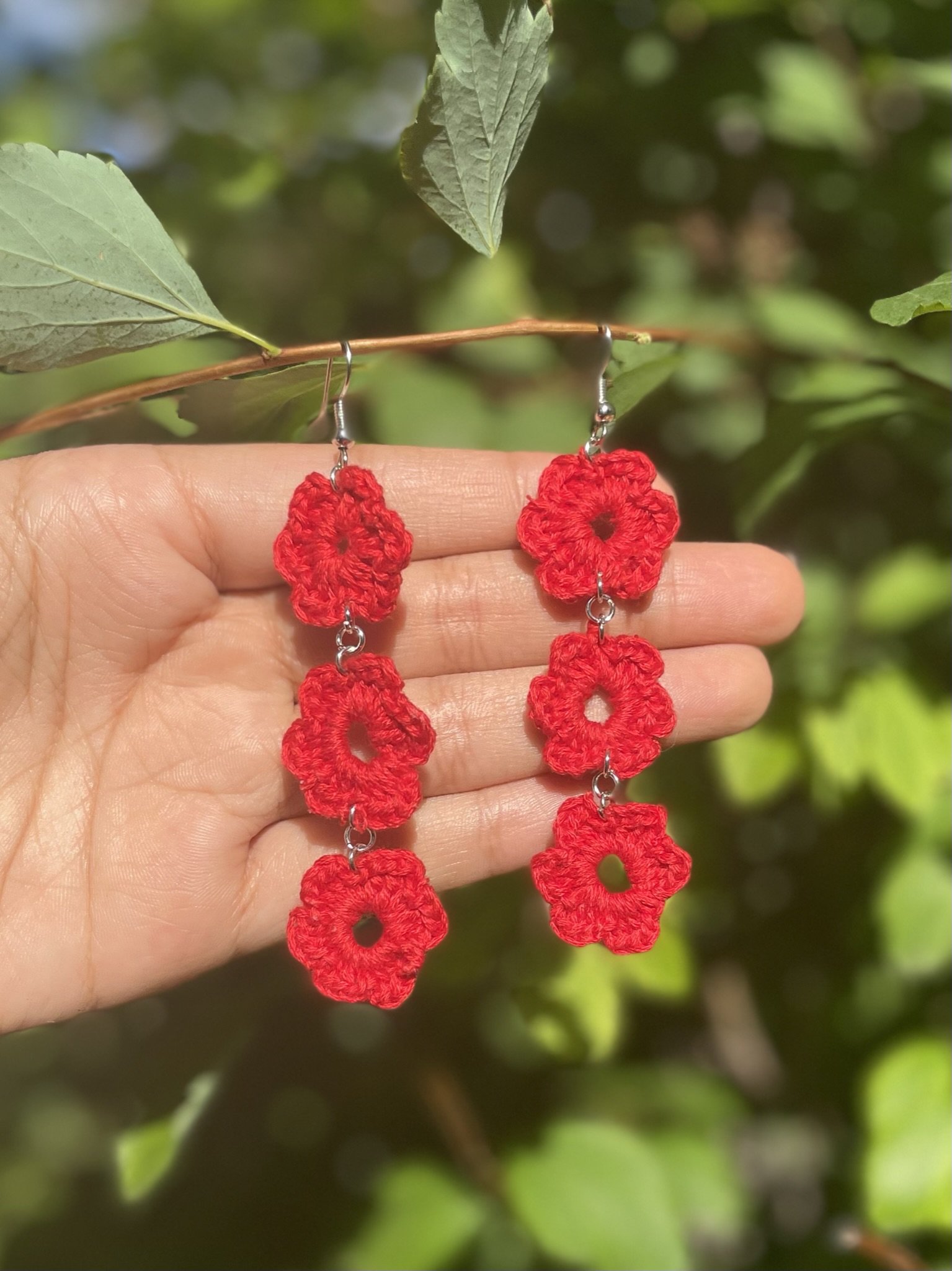Aretes de Crochet Tres Flores Rojas.jpeg