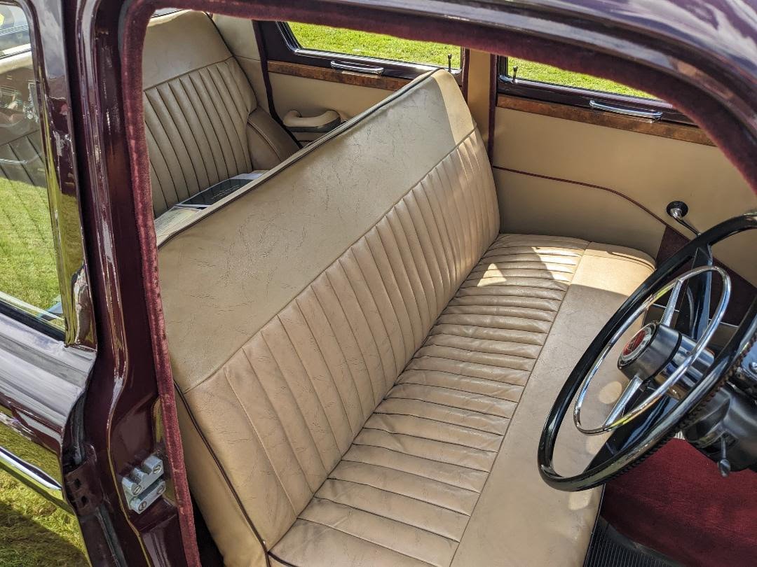 Gazelle Series I Saloon - front bench seat