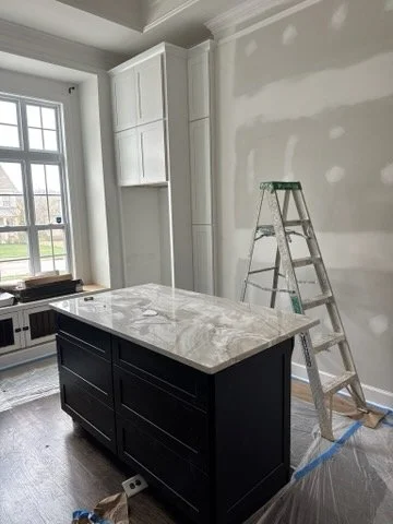 White Shaker (Wall Cabinets)/Black Shaker (Base)