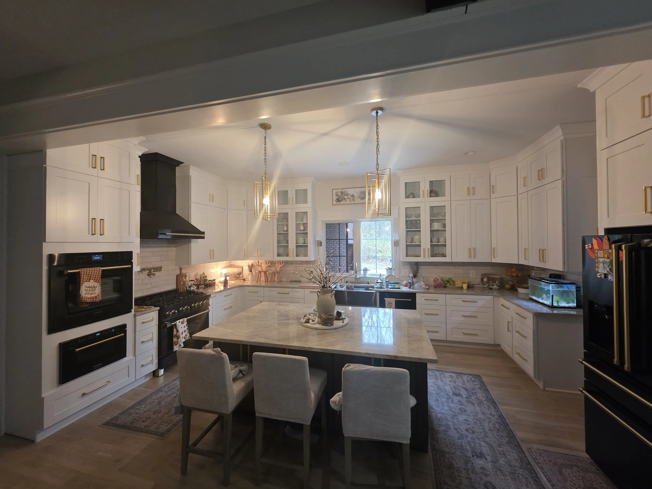 White Shaker (Double Stacked Cabinets)