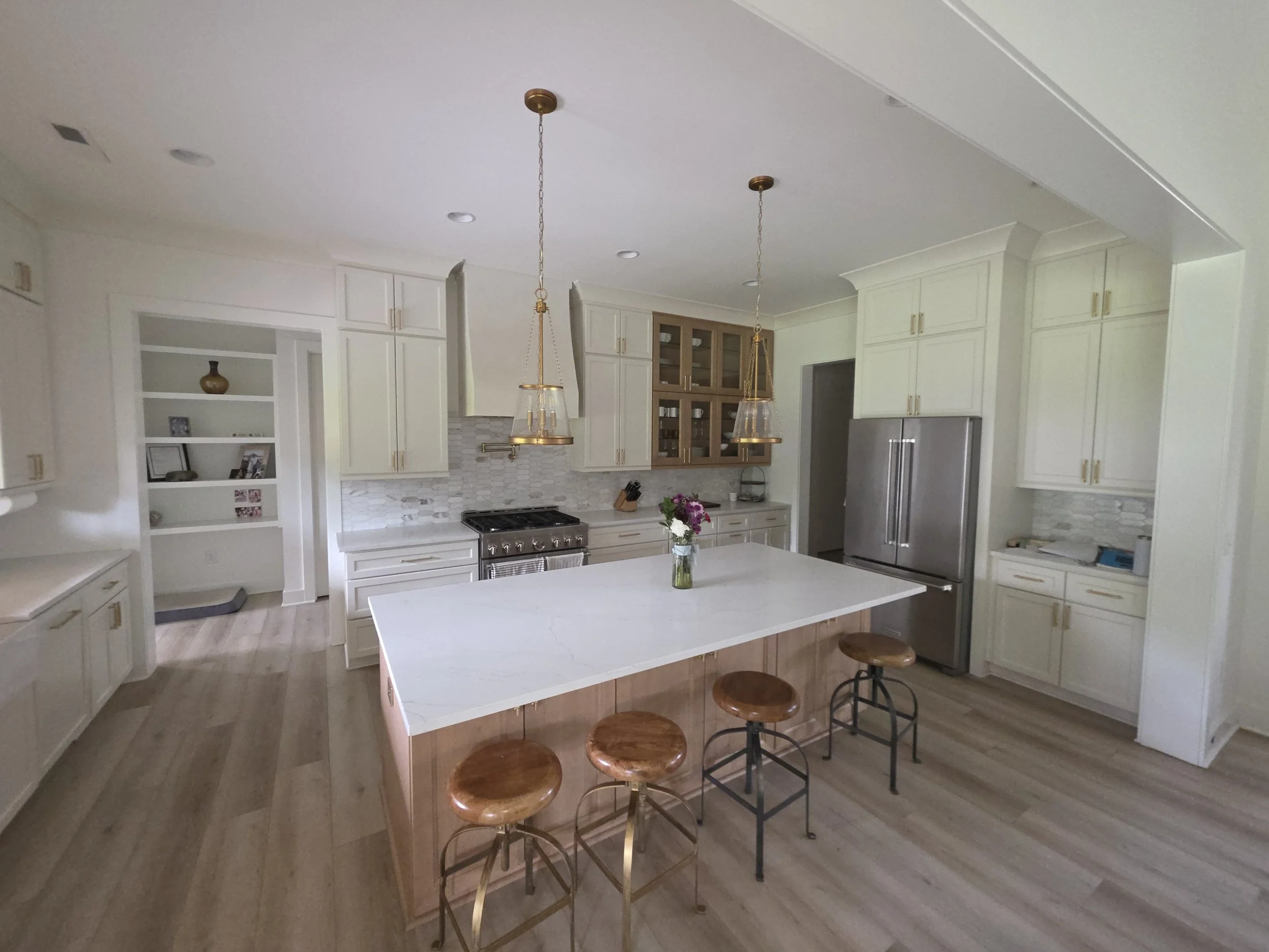 Dove White (Perimeter)/Butterscotch (Island)