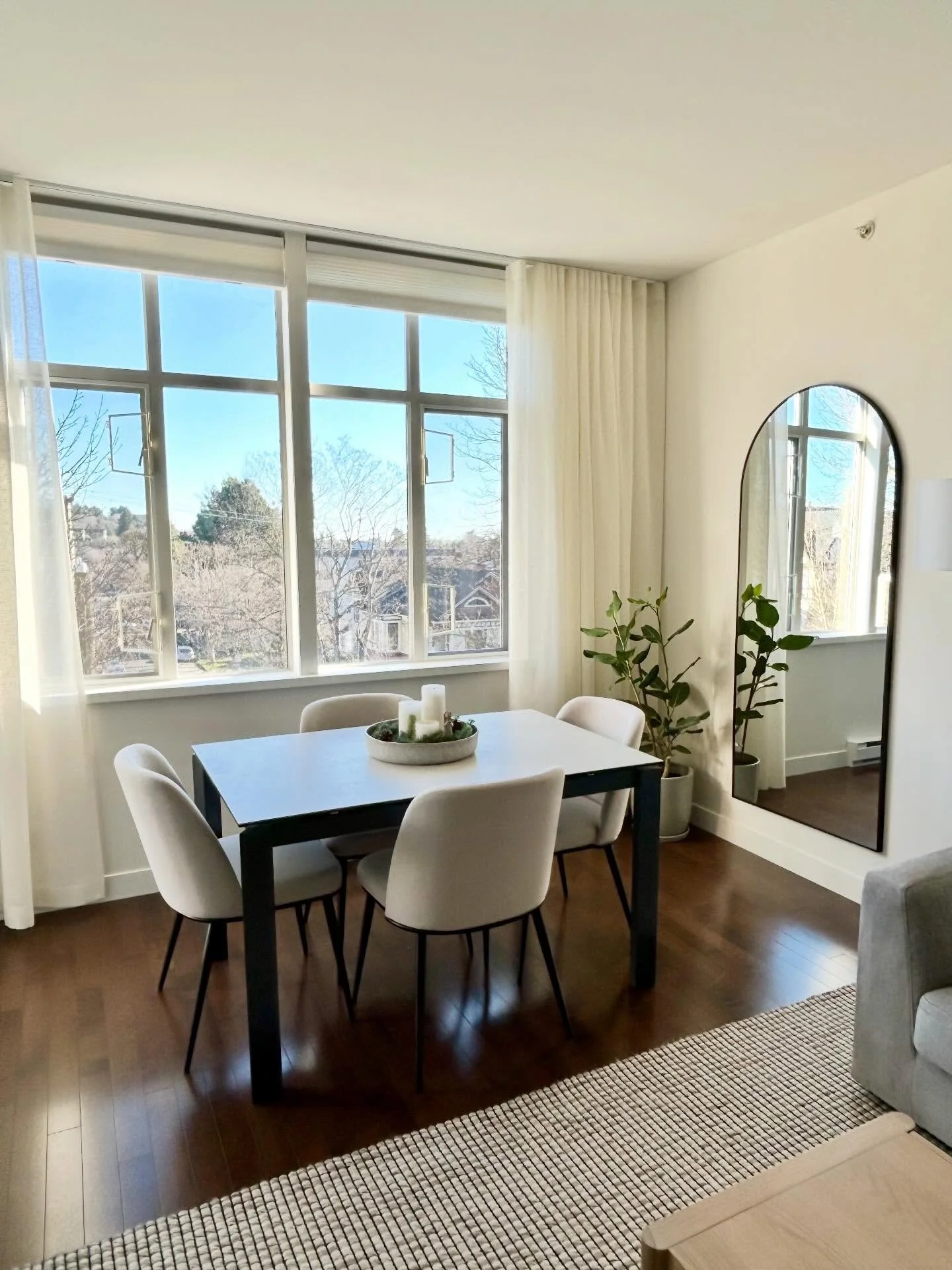 The power of furniture, decor &amp; window treatments!
Needless to say, the new homeowners are thrilled with their beautiful space.  It just needed a magic touch 🪄 *swipe to see the space before*

#newhome #victoria #yyj #design #furniture