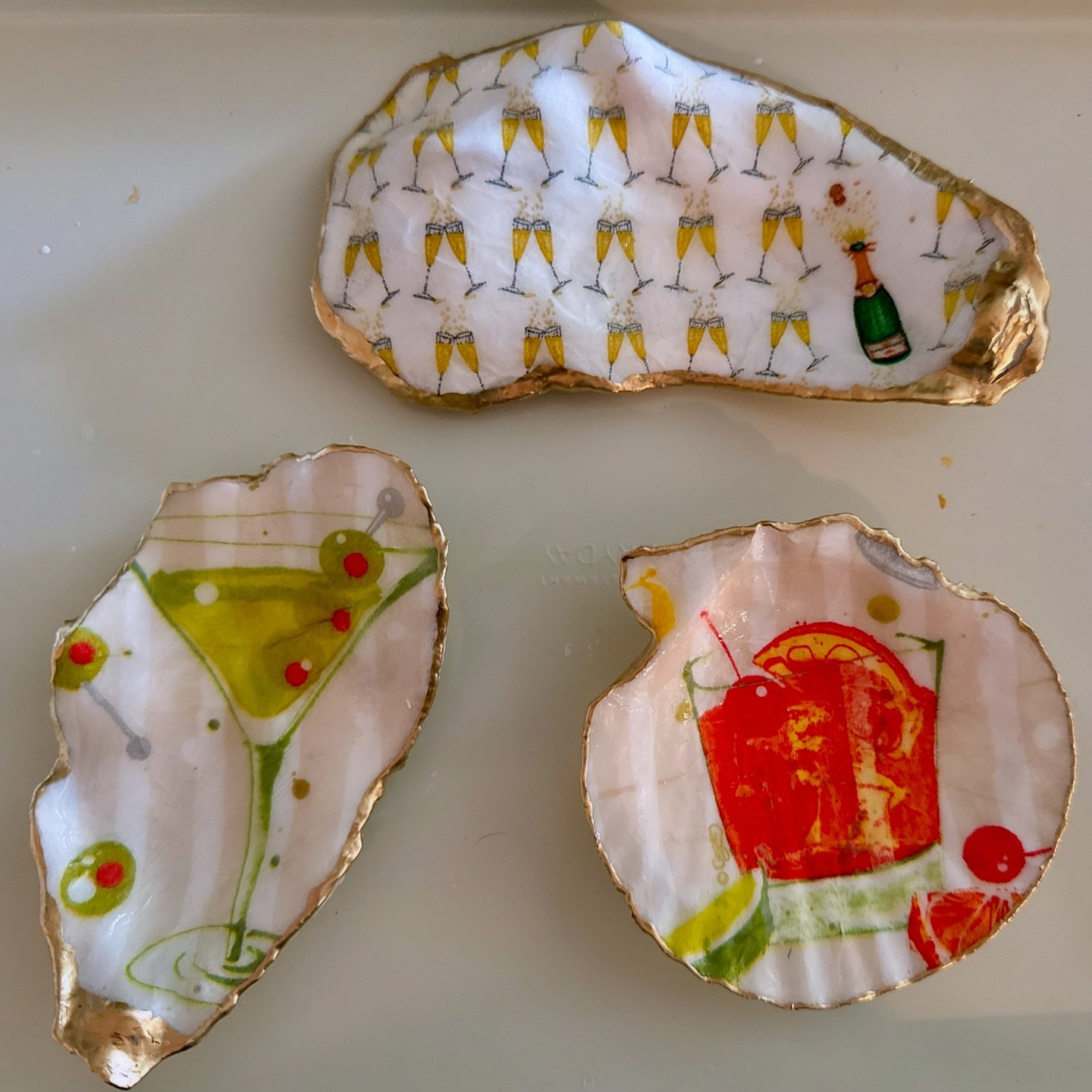 Prepping some new and some old favorite designs for Shellabration at @camparrowhead on 11/2. Come out and say hi! 🦪🎉

#camparrowhead #southerndelaware #shellart #oysters #oysterart #decoupage #decoupageart #coastalstyle #decoupageartist #shellartis
