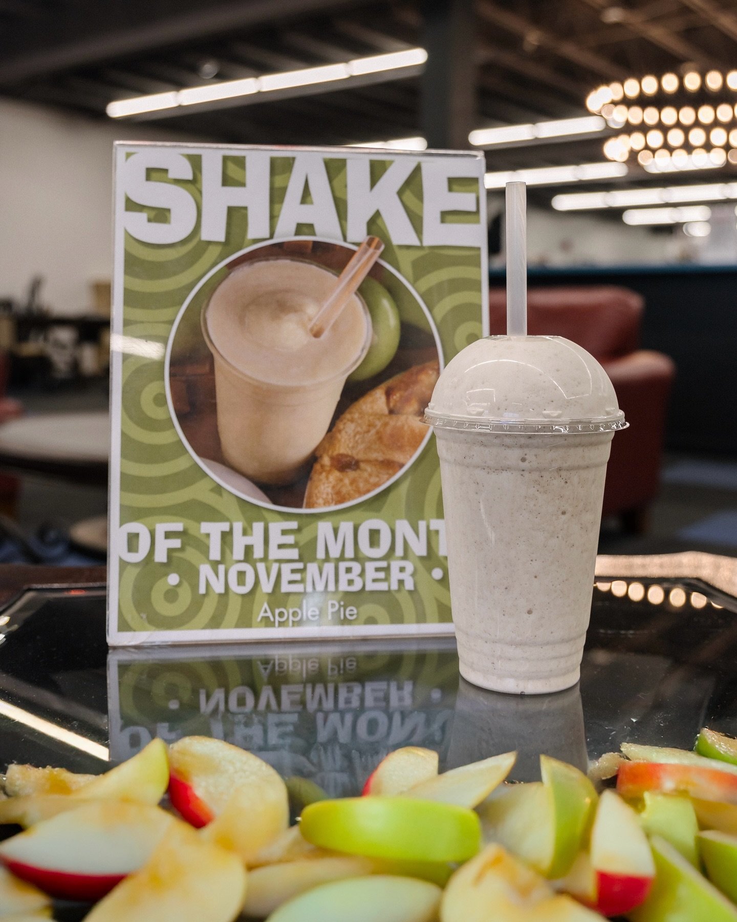 How are we almost halfway through November?! 

Hold onto that fall feeling by grabbing an 🍎 APPLE PIE 🍏 shake of the month at any Pure Family Fitness location with smoothie bar! 

💪🏼 Available in HIGH PROTEIN or LOW CALORIE ♨️

The perfect send o