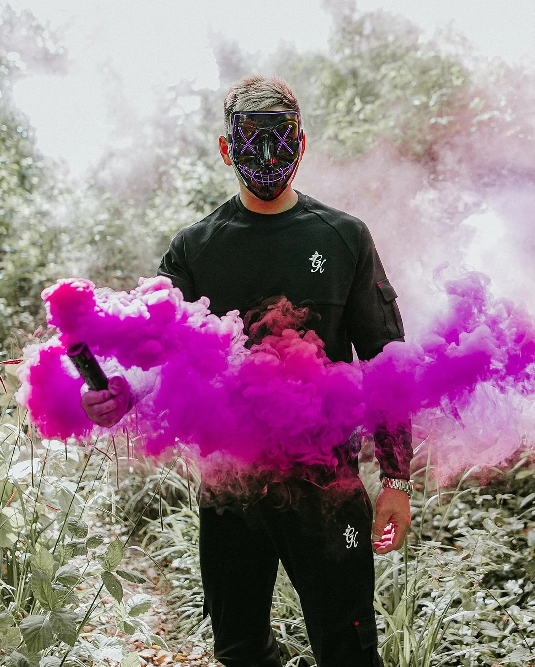 💨 Smoke, colour, and chaos.

Halloween&rsquo;s the perfect excuse to get creative &mdash; we grabbed a few smoke bombs, a spooky mask, and turned a simple shoot into something cinematic 🔥

Purple, red, and blue clouds filled the air &mdash; every s
