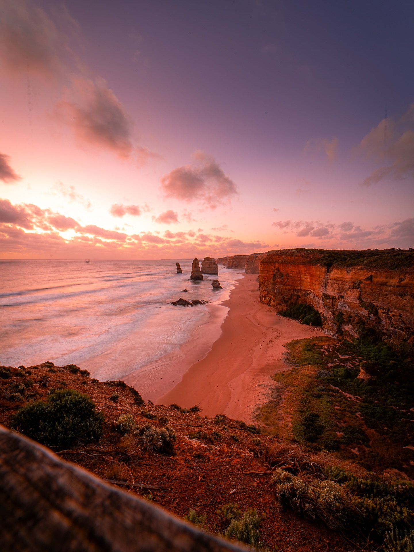 🌅 The Twelve Apostles at sunset.

Watching the light fade across the limestone stacks as the sky warmed with colour was something special. One of those moments where you just stop, take it in, and let the scene do the talking.

A truly iconic stretc