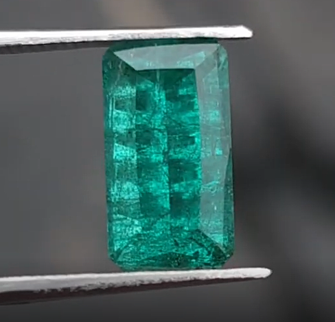 4.62ct Zambian Emerald With Very Minor Oil in Custom Rectangular Mixed Design