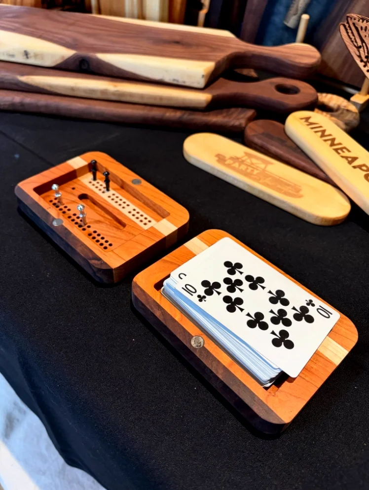 traveling cribbage board with cards