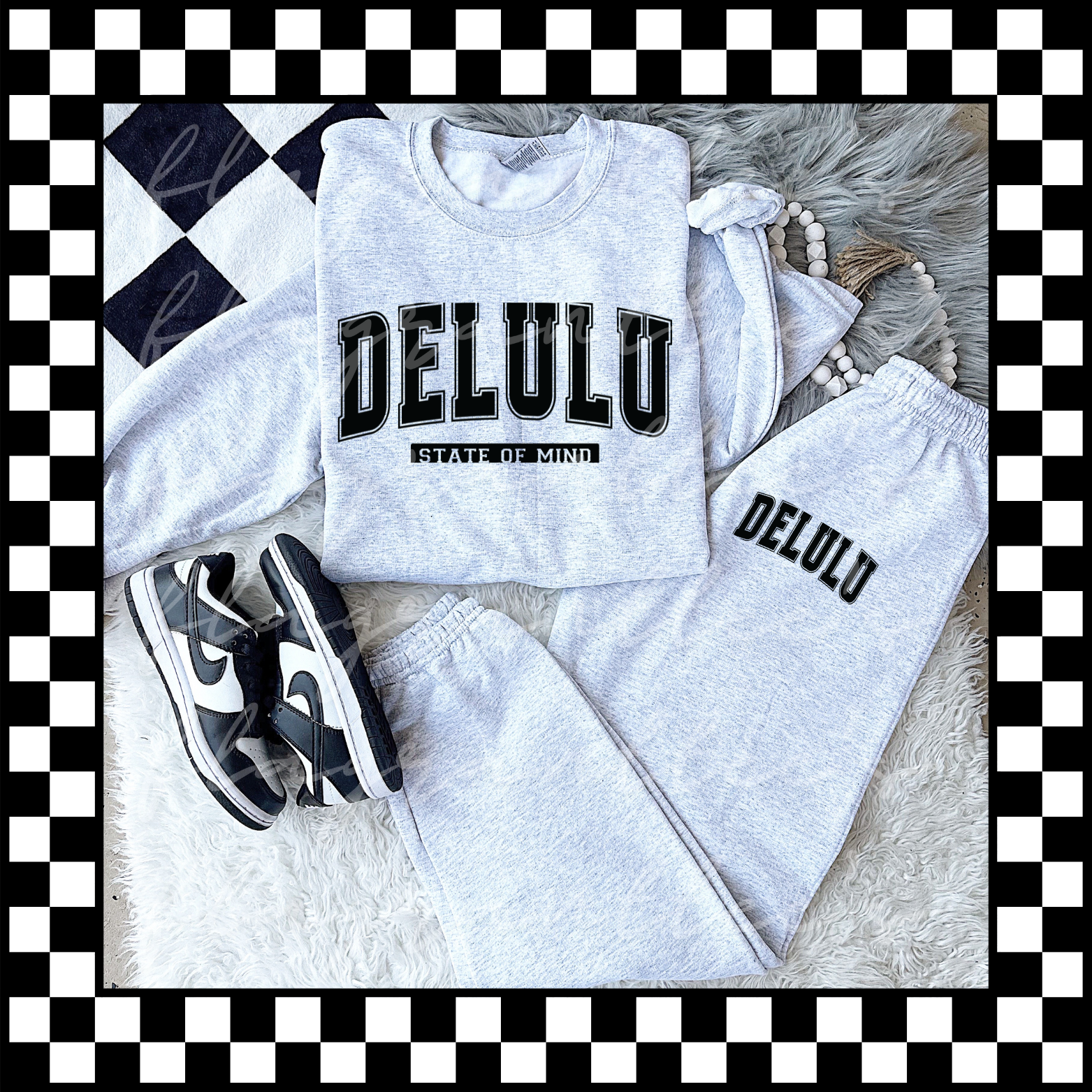 delulu set mock .png
