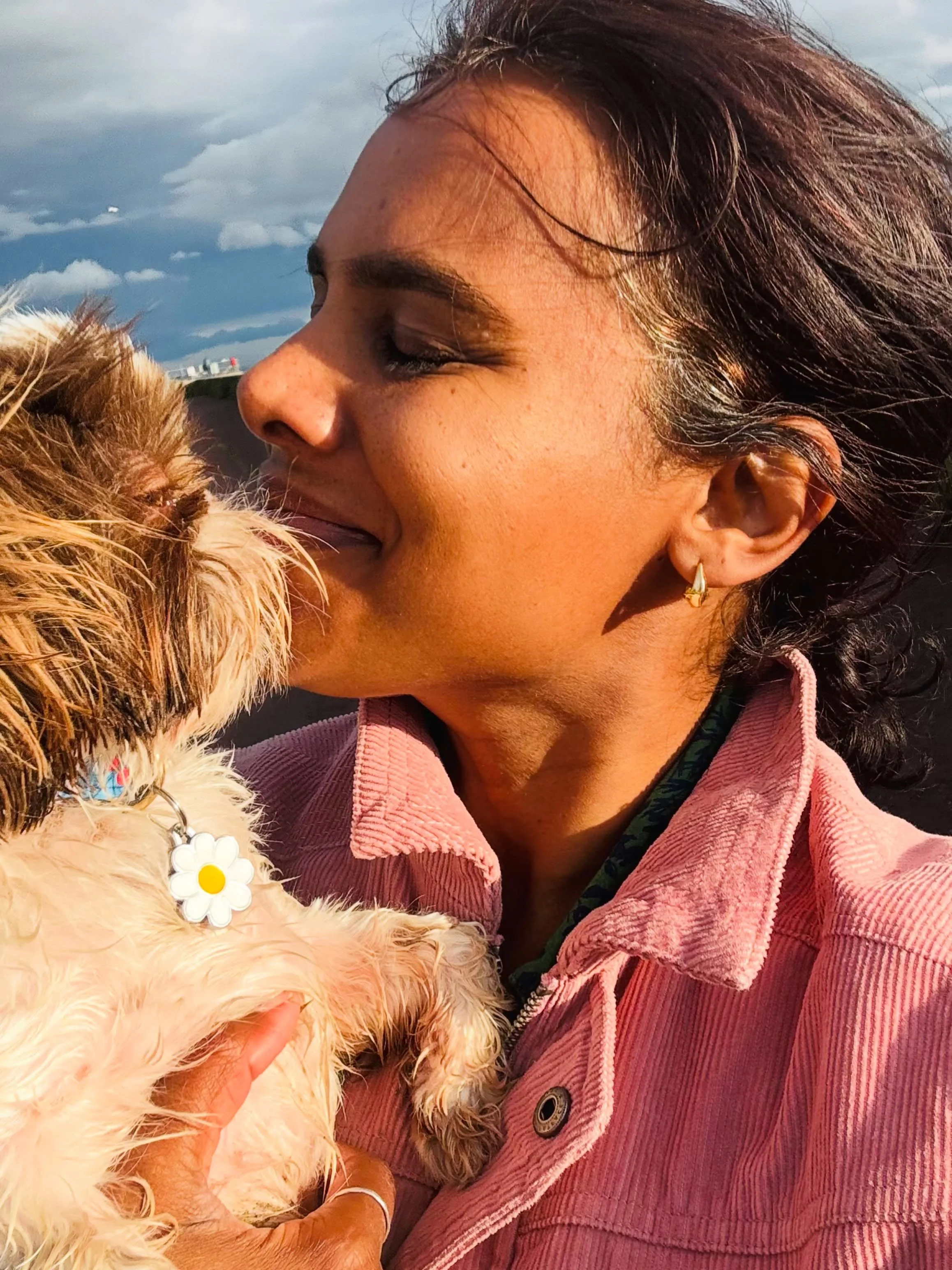 Buenos Dias beautiful peeps..A little message from Daisy and me. 💛

Lately I&rsquo;ve been feeling something I haven&rsquo;t felt for a long time and big struggles to shift.

More visible.

More willing to take up space.

More willing to be seen.

I