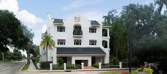 Eõ Inn is a great boutique hotel option for AVE guests who want a more private and personal Orlando stay. Located near Lake Eola and Thornton Park, it offers a quieter alternative to the larger hotel experience while still keeping guests connected to