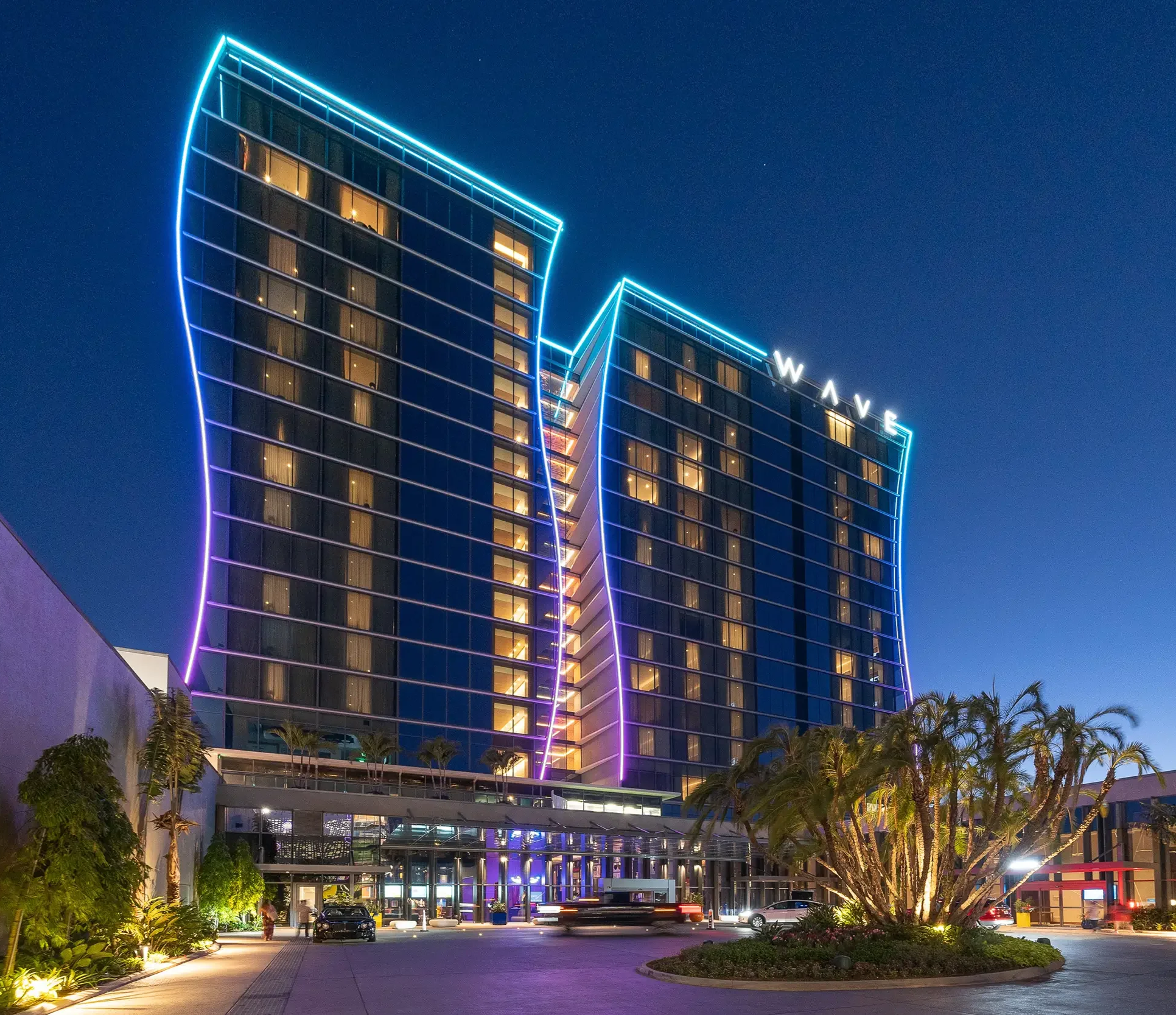 Lake Nona Wave Hotel is Omar Colom’s favorite hotel recommendation in Orlando because it brings together modern design, strong dining, wellness-focused amenities, and a convenient location near Orlando International Airport. Located in the heart of L