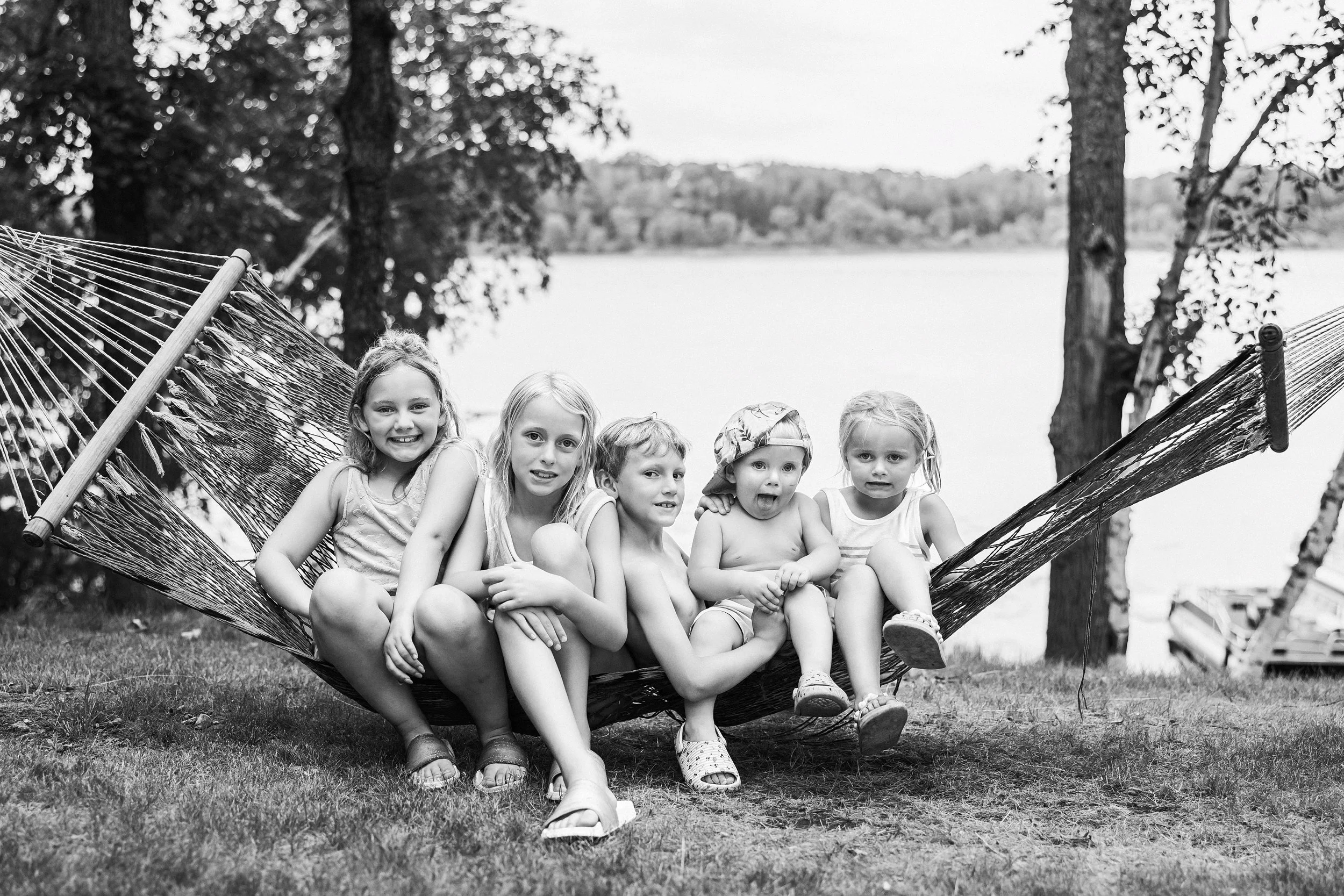 Cousins-Extended-Family-Session-Lake-Cabin-Brainerd-MN_RAU-PHOTO.jpg