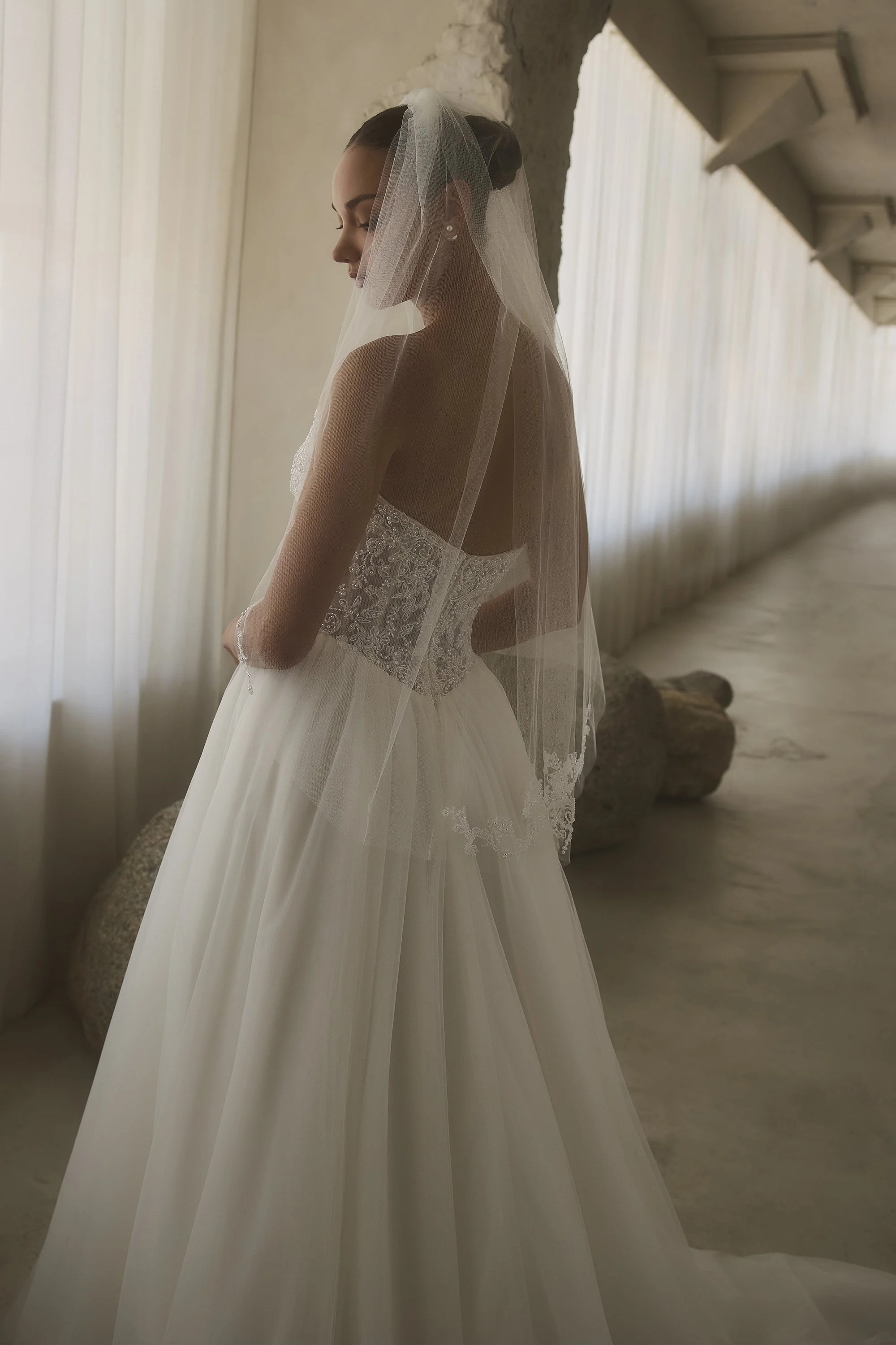 2622V Antonella Veil Back Web.jpg