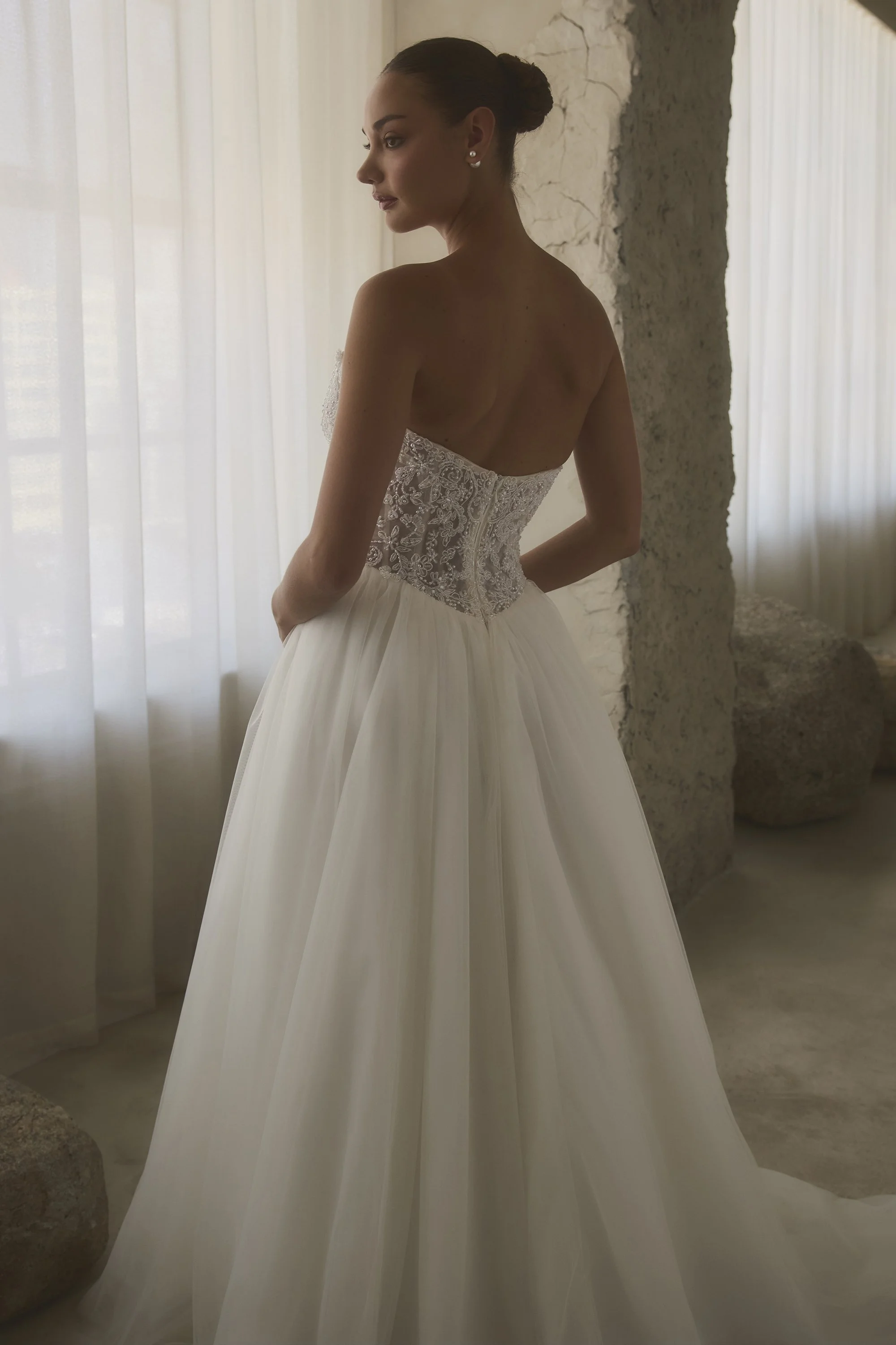 2622 Antonella Back Close Web.jpg