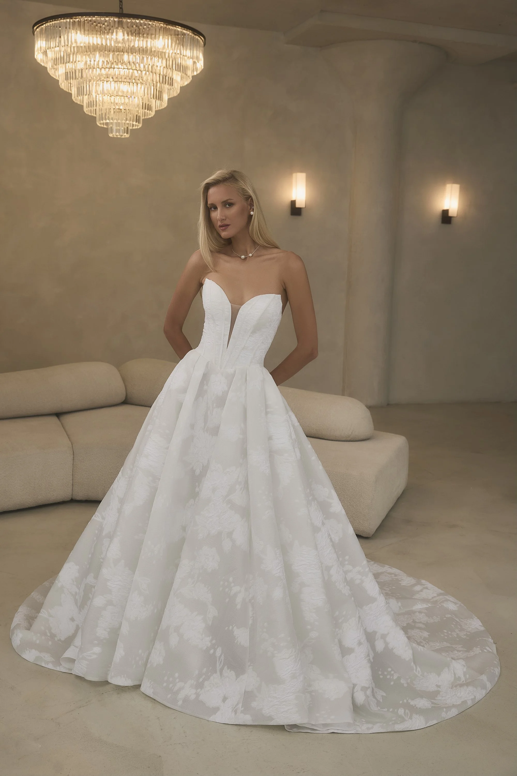 2640 Guinevere Front Web.jpg