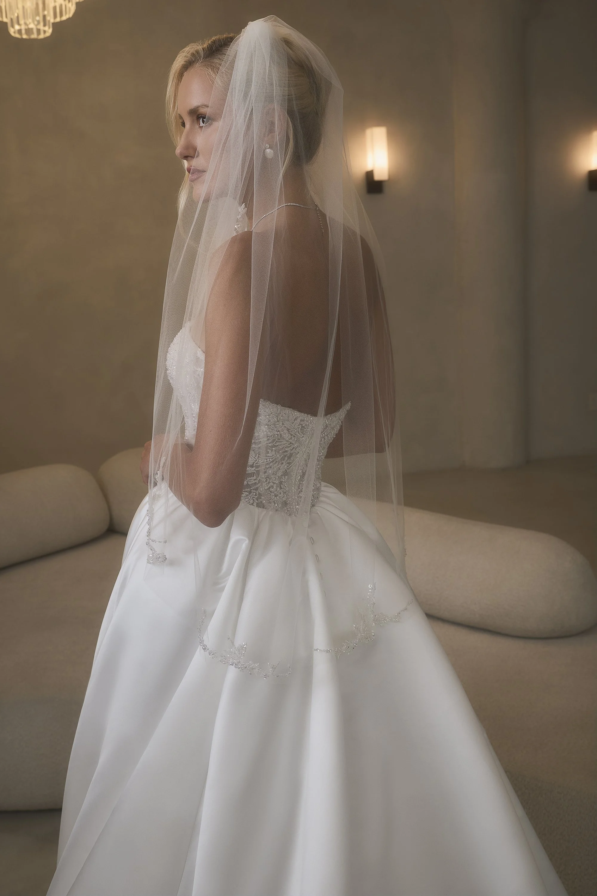 2636V Nicoletta Veil Back Web.jpg