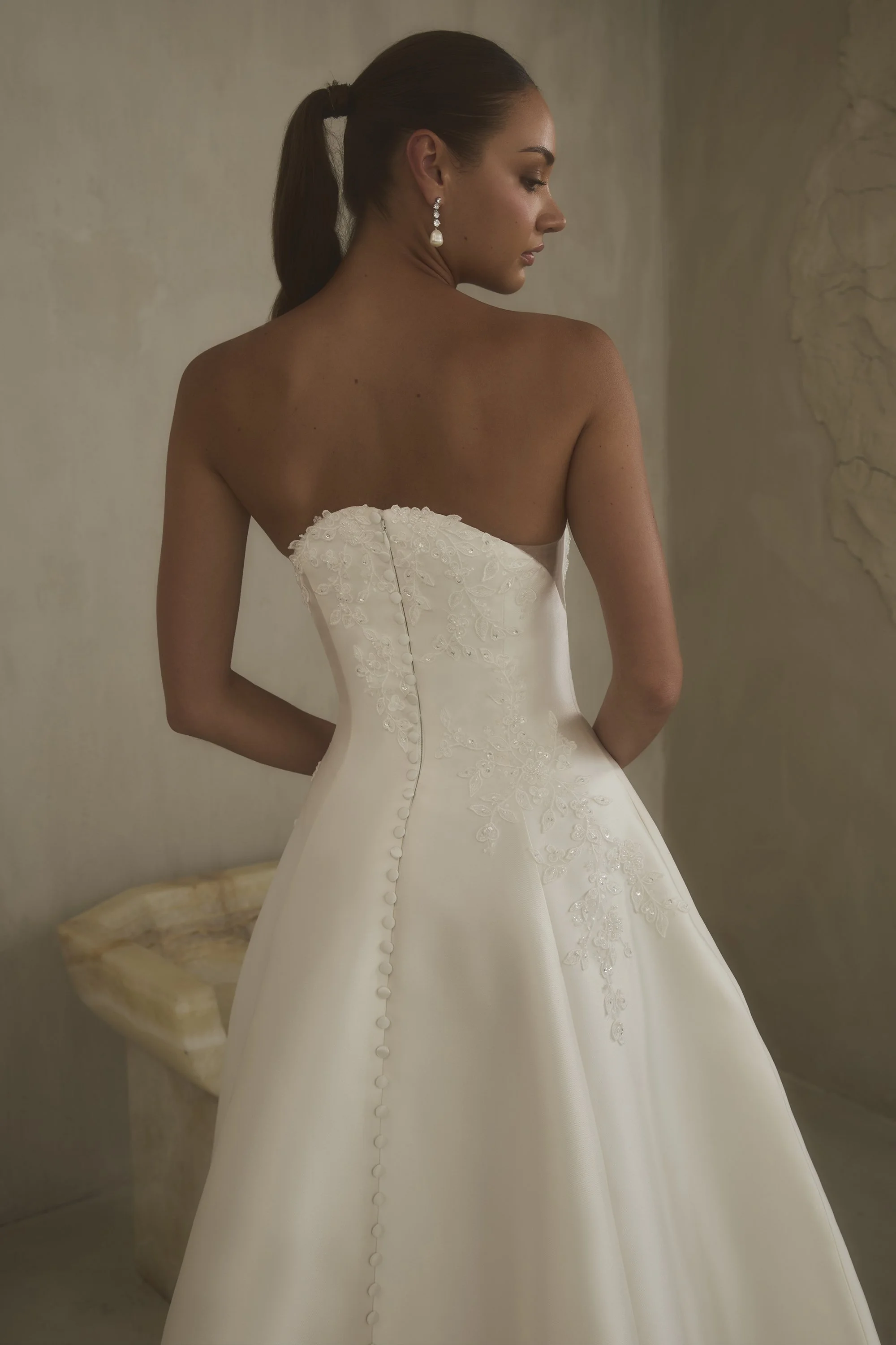 2624-1 Hadley Back Close Web.jpg