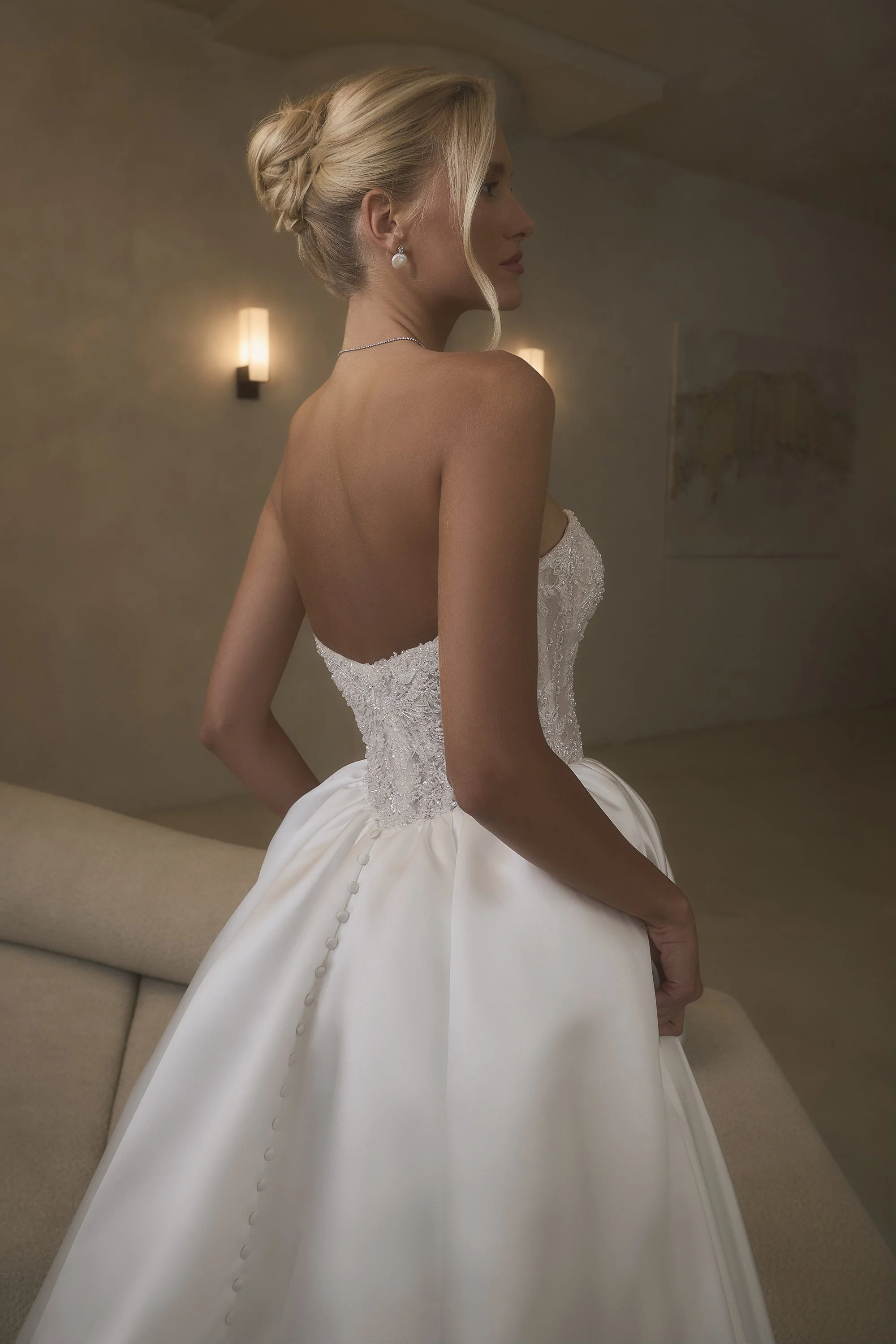 2636 Nicoletta Back Close Web.jpg